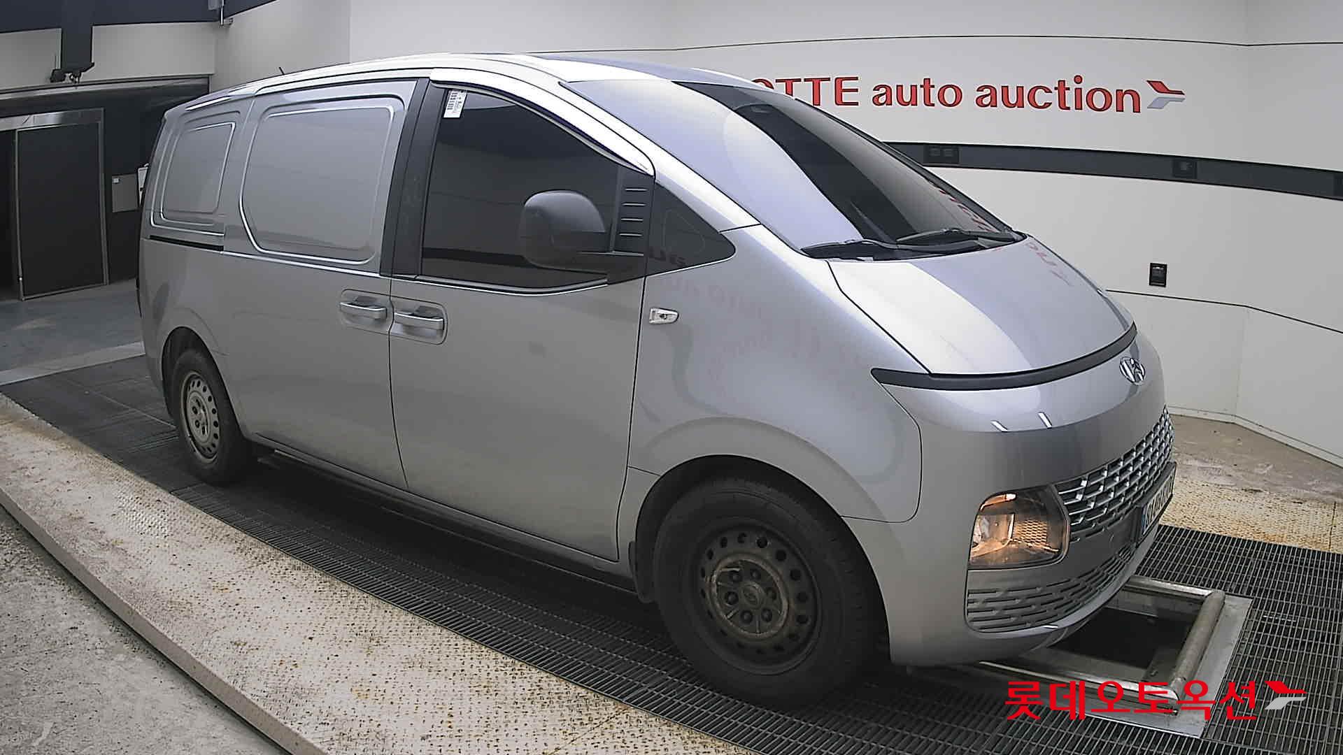 2023 - hyundai staria