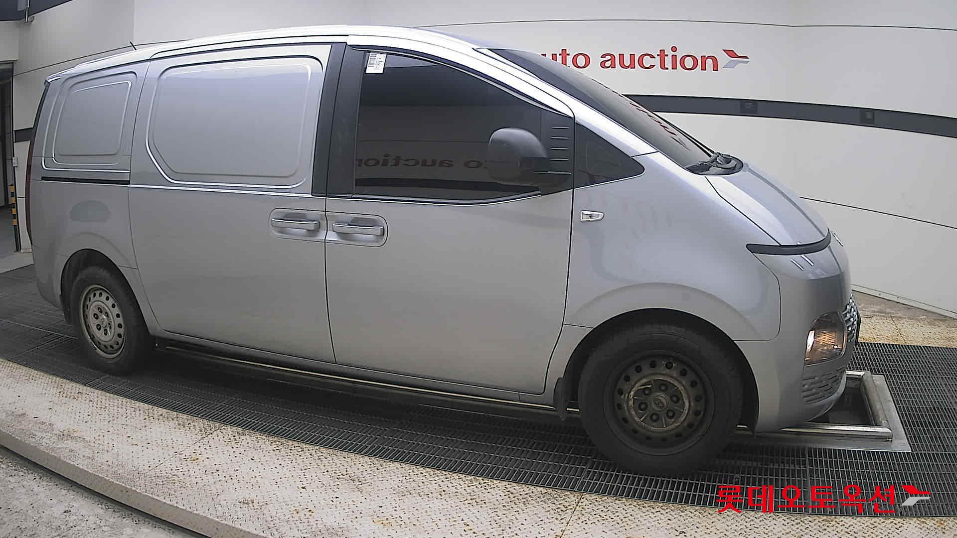 2023 - hyundai staria