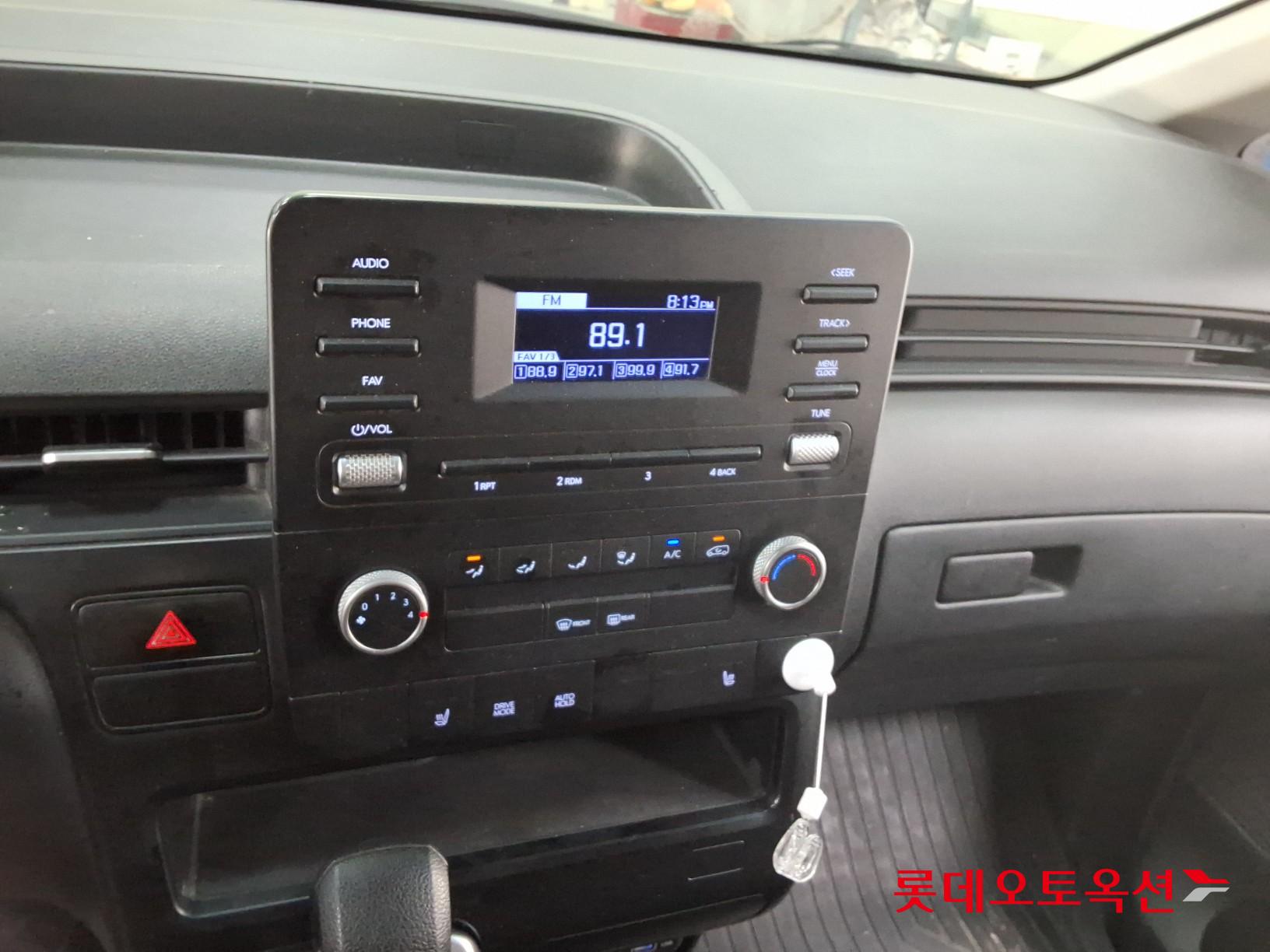 2023 - hyundai staria