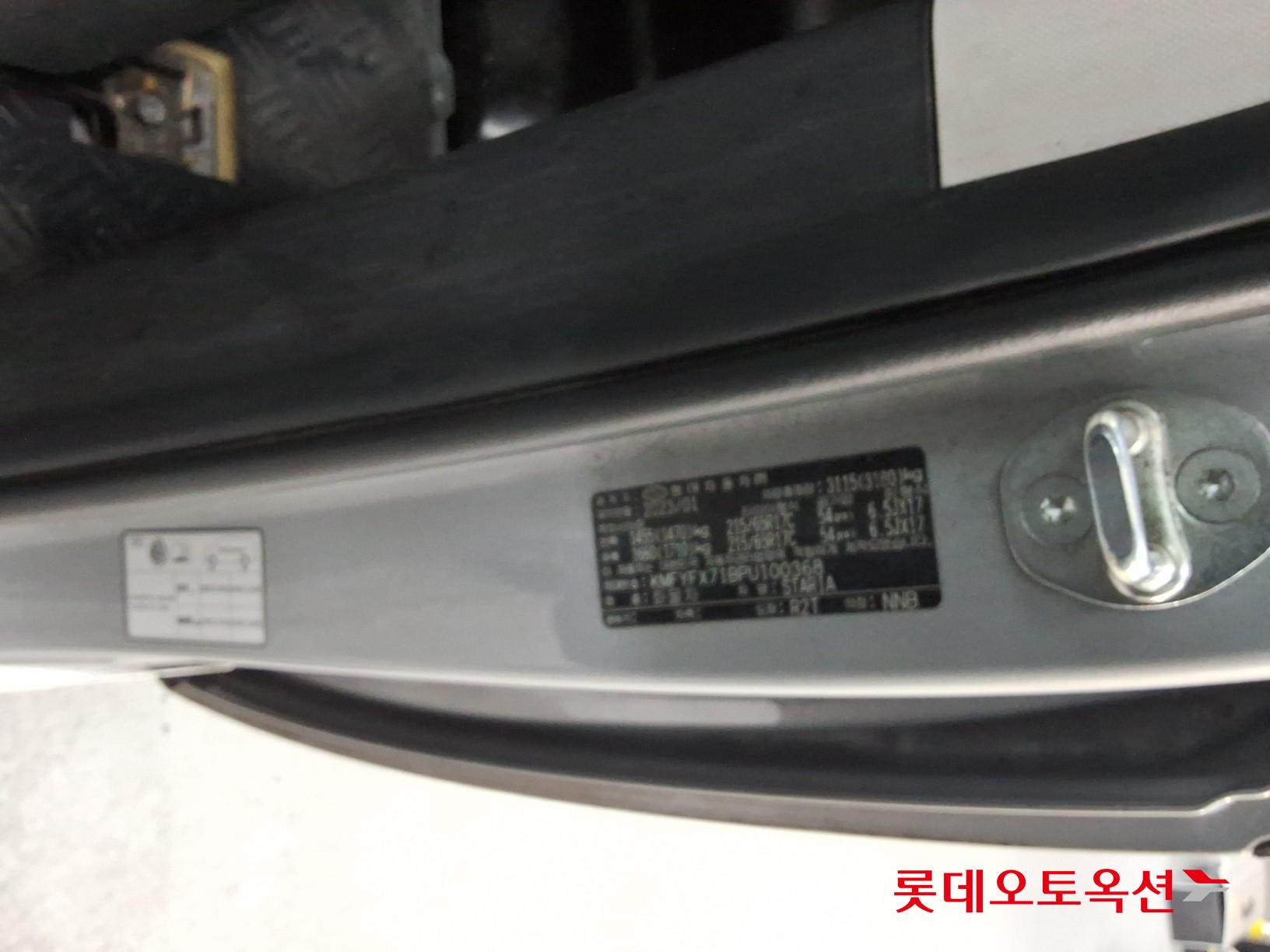 2023 - hyundai staria