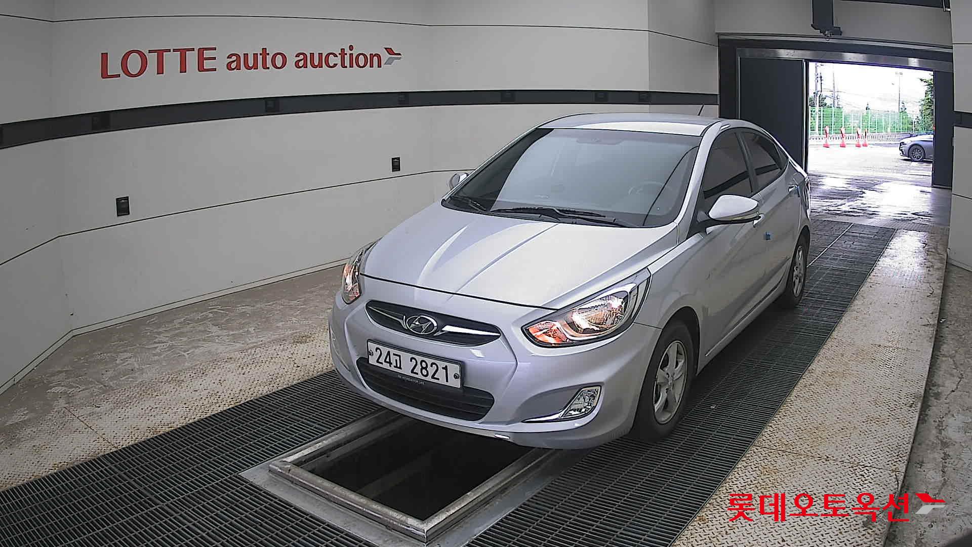 2012 - hyundai accent