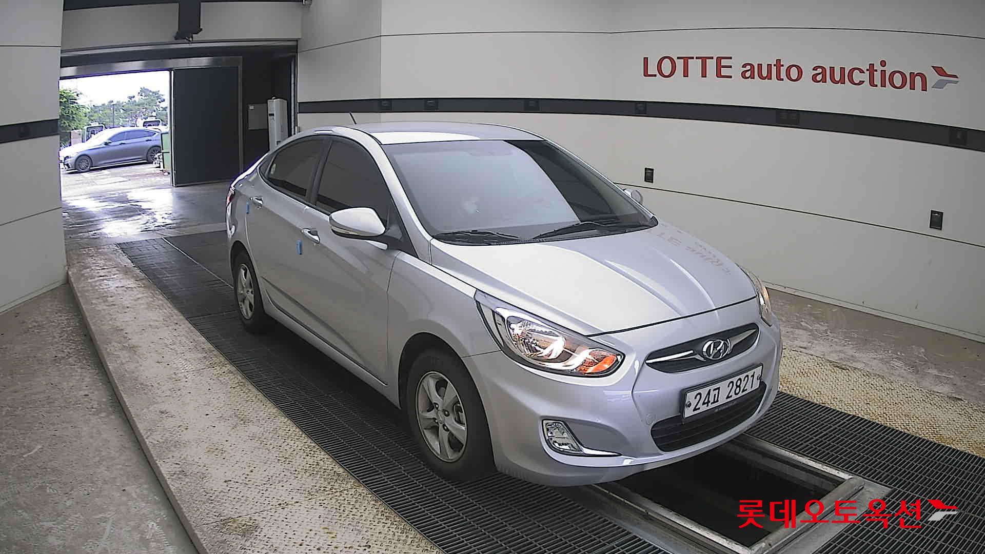 2012 - hyundai accent