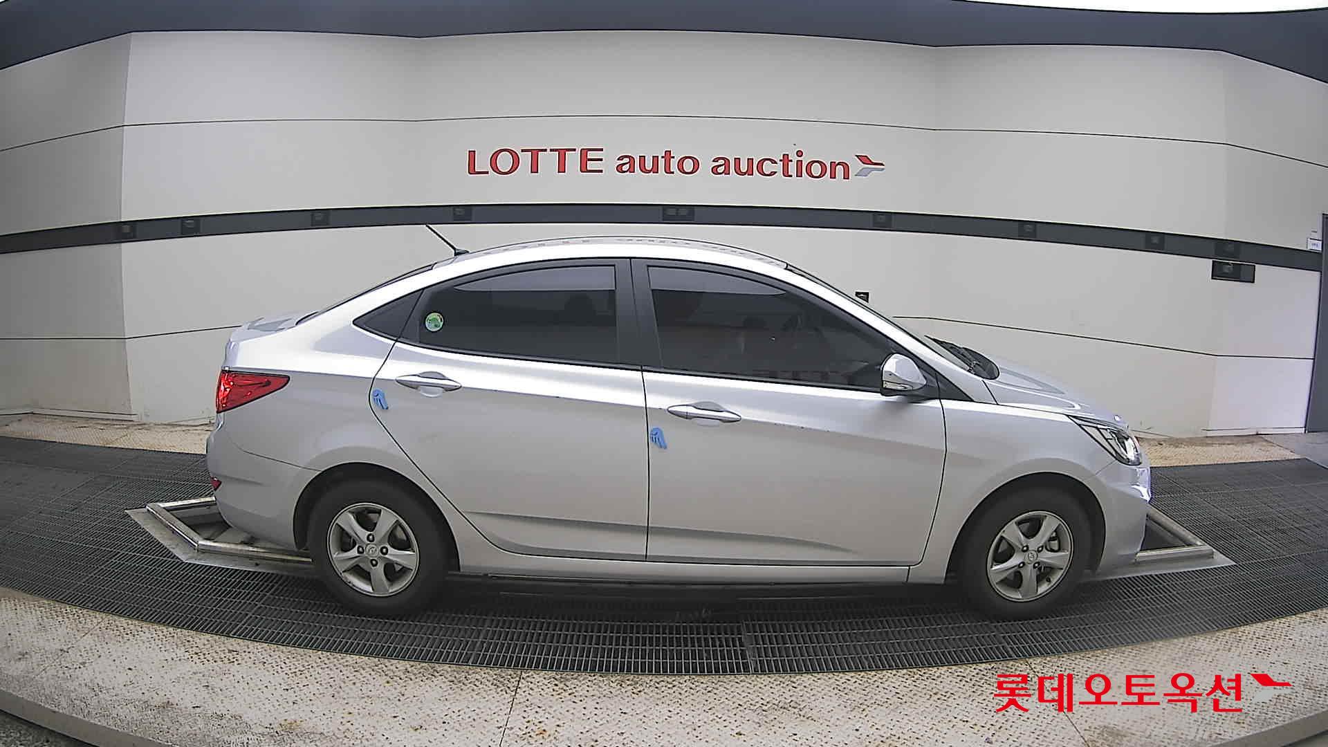 2012 - hyundai accent