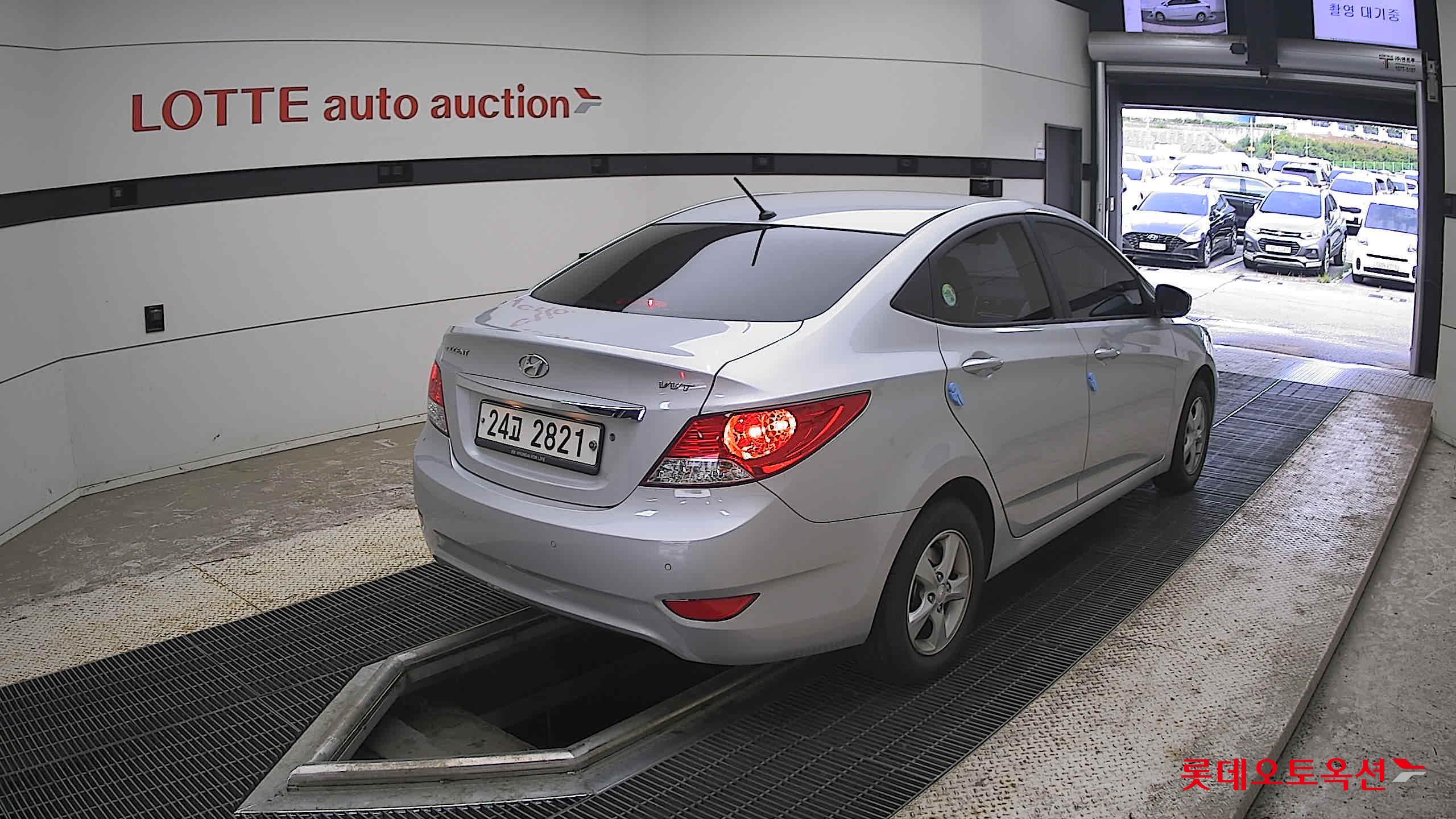 2012 - hyundai accent