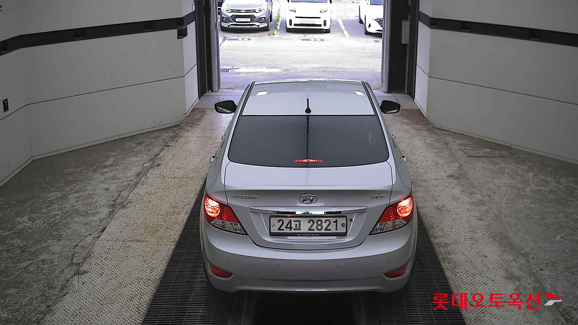 2012 - hyundai accent