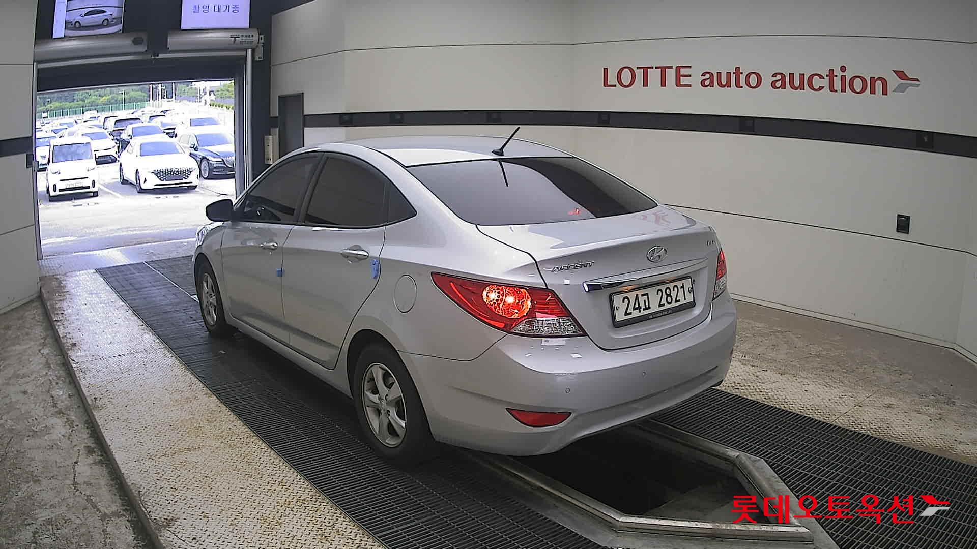 2012 - hyundai accent