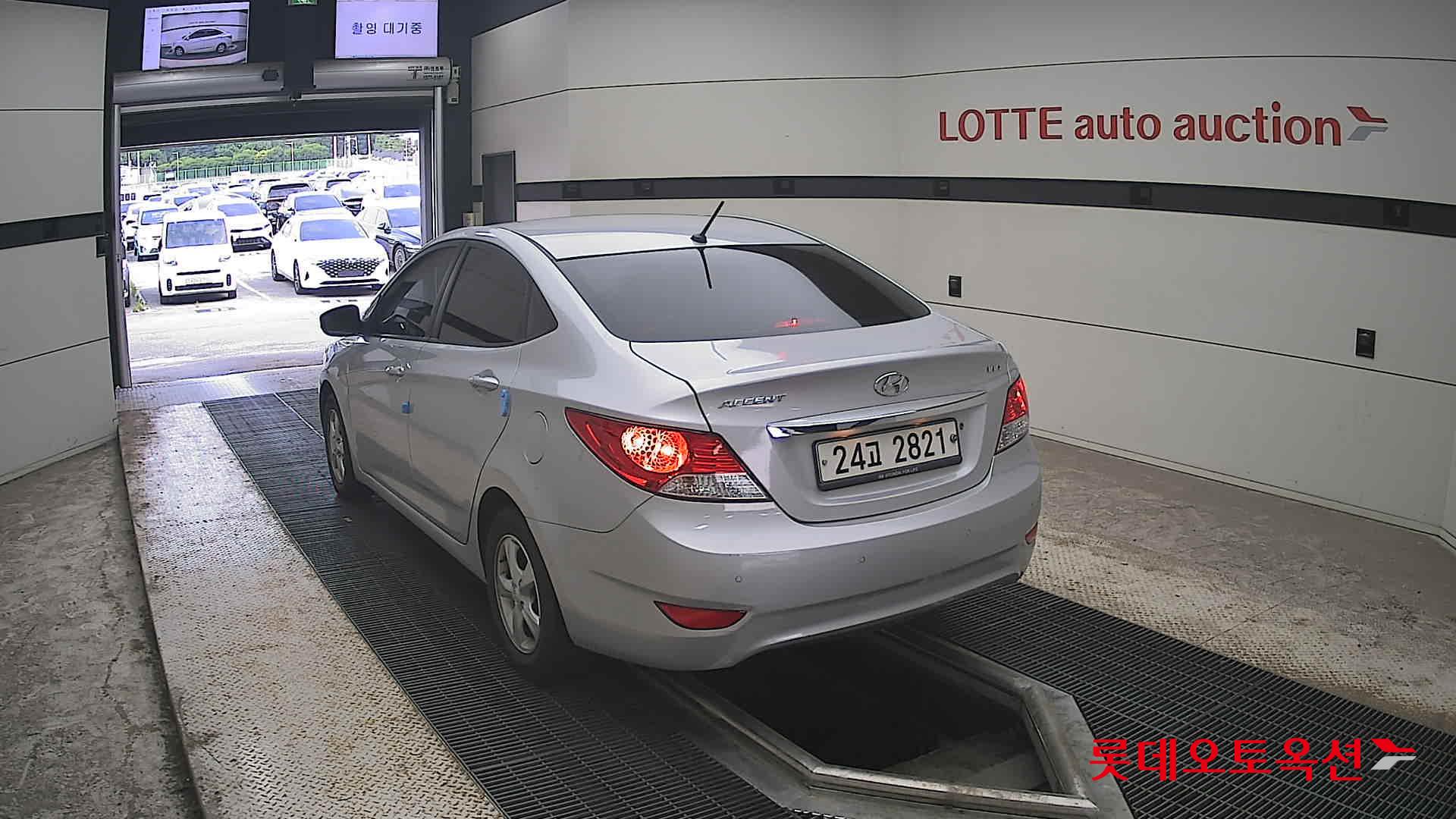 2012 - hyundai accent