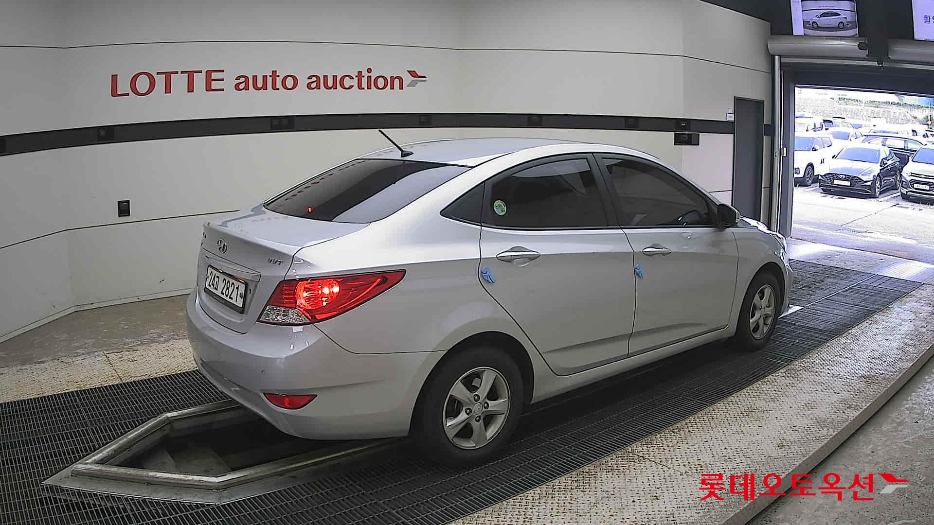 2012 - hyundai accent
