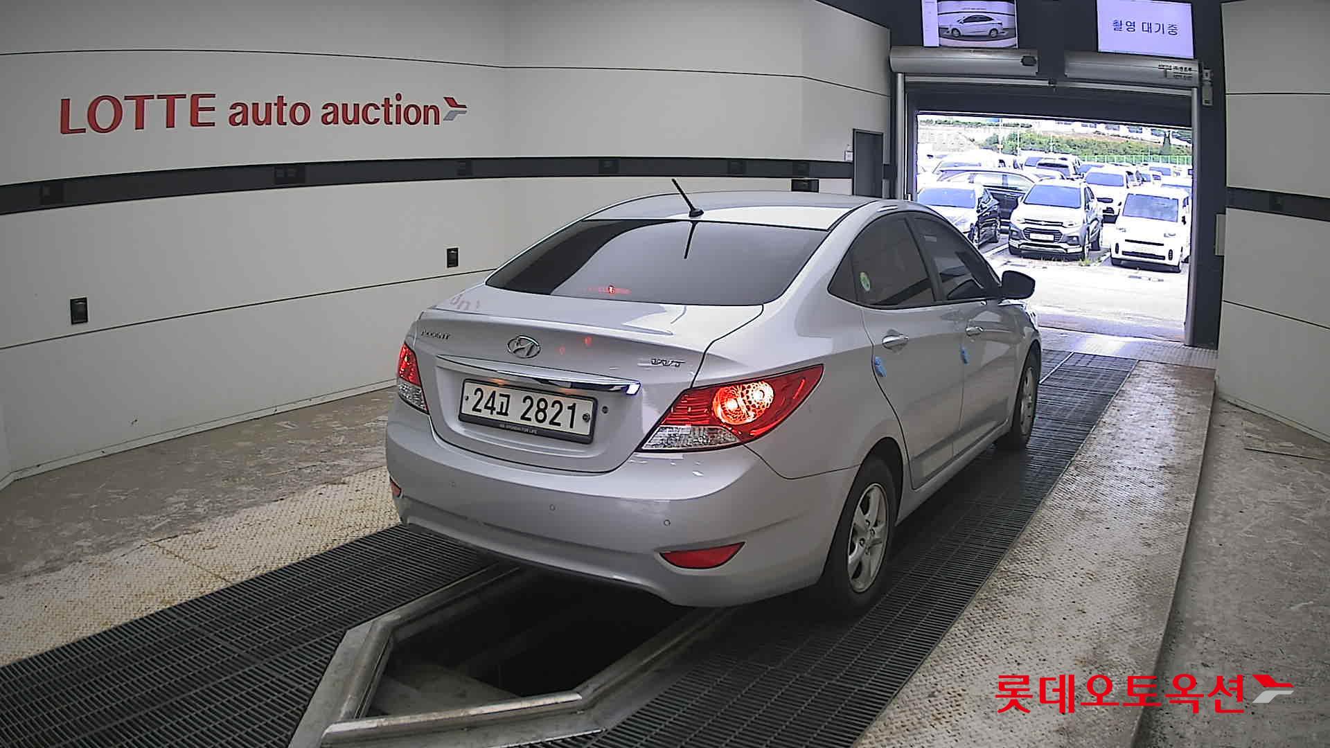 2012 - hyundai accent