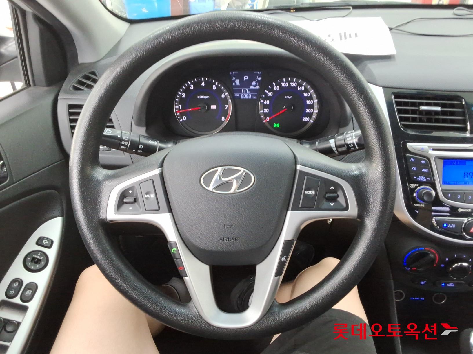 2012 - hyundai accent