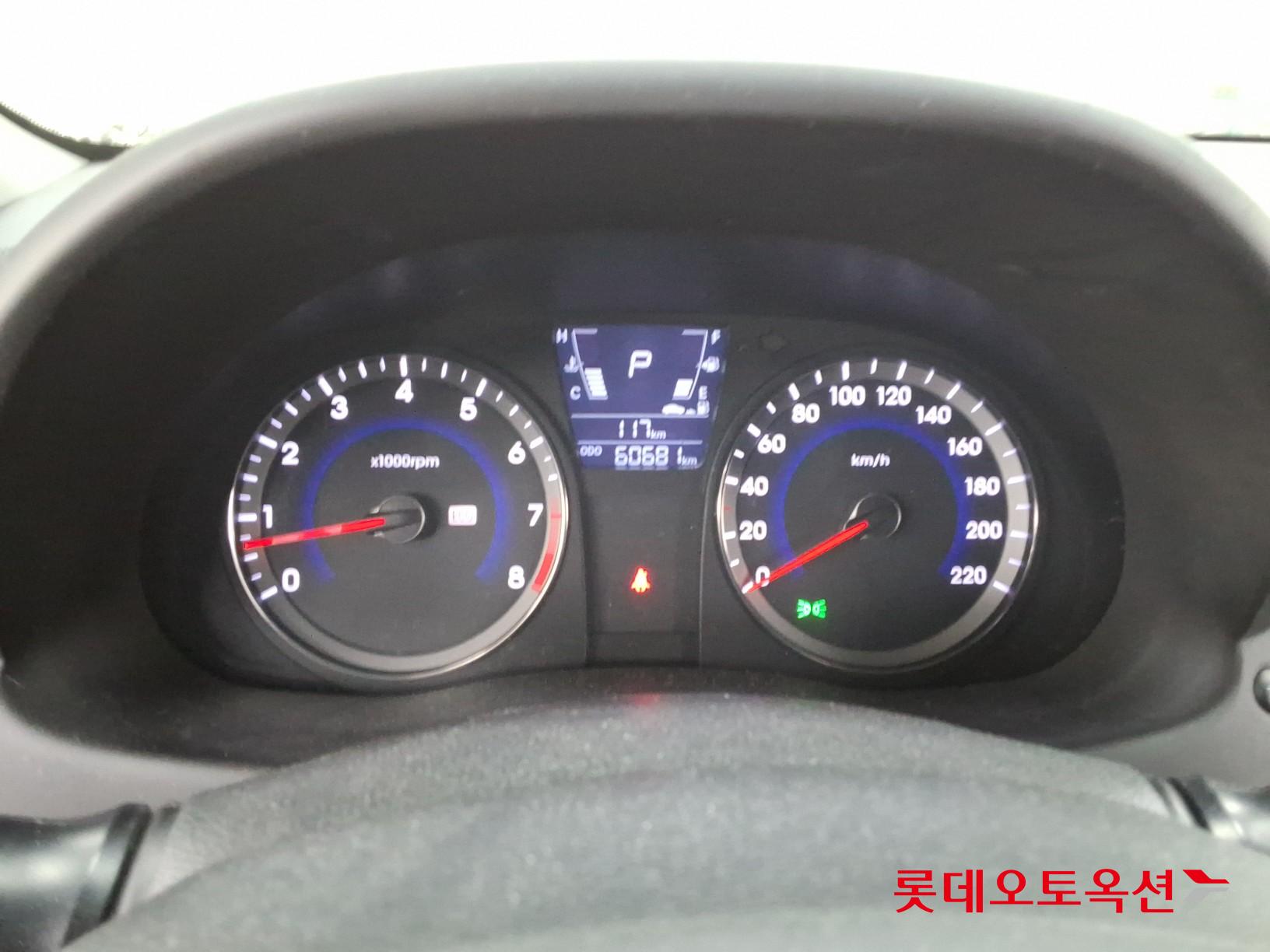 2012 - hyundai accent