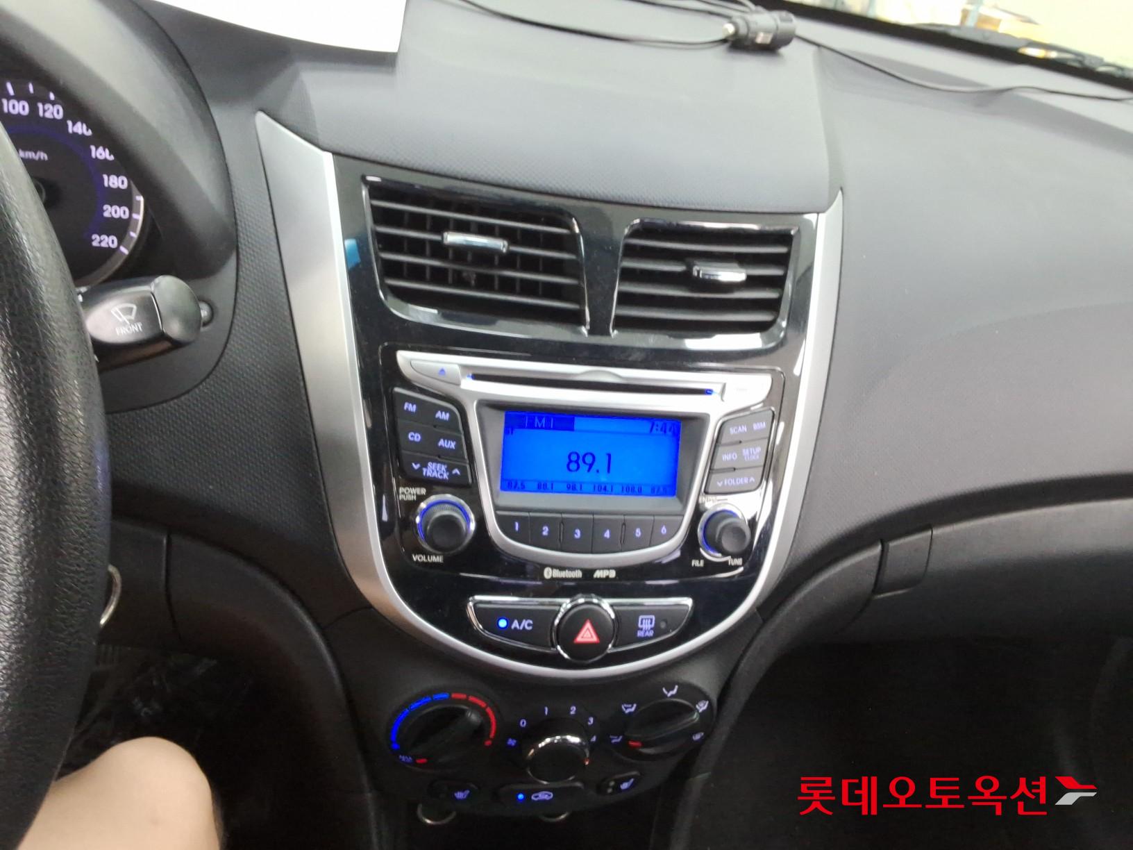 2012 - hyundai accent