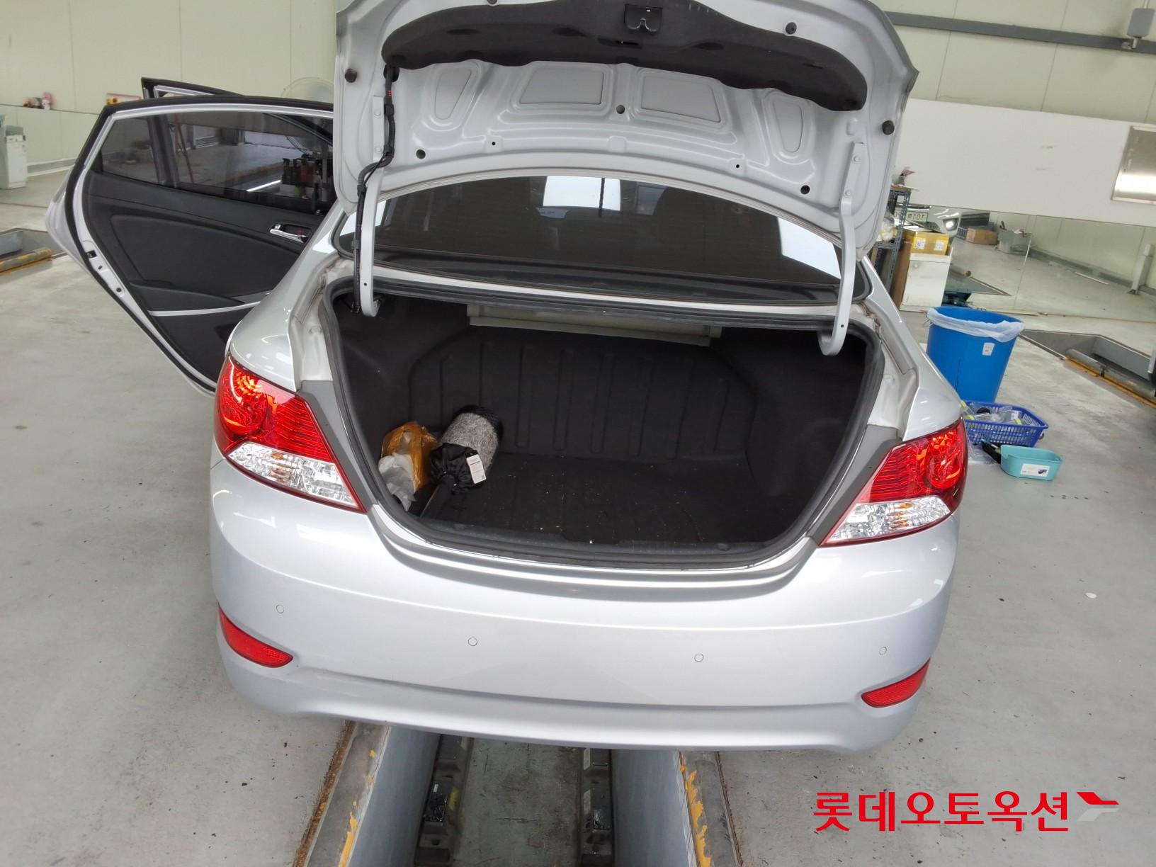 2012 - hyundai accent