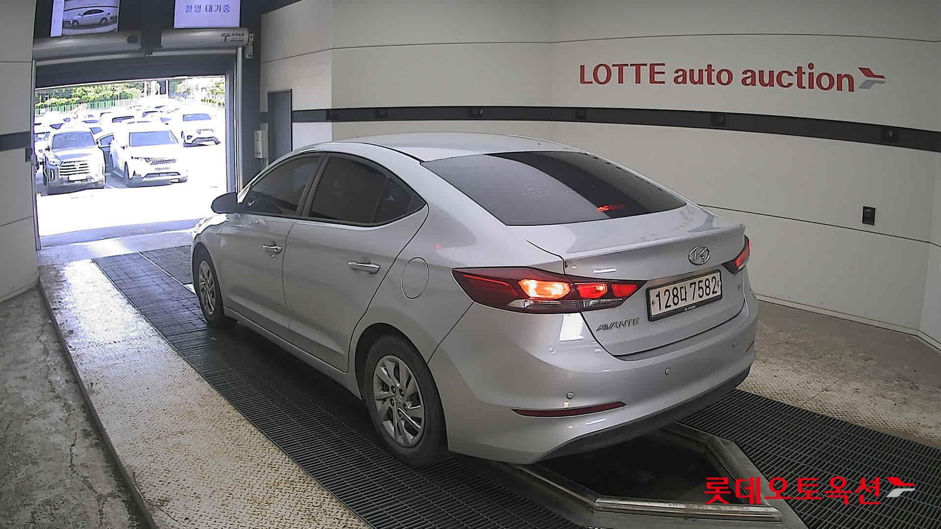 2018 - hyundai avante