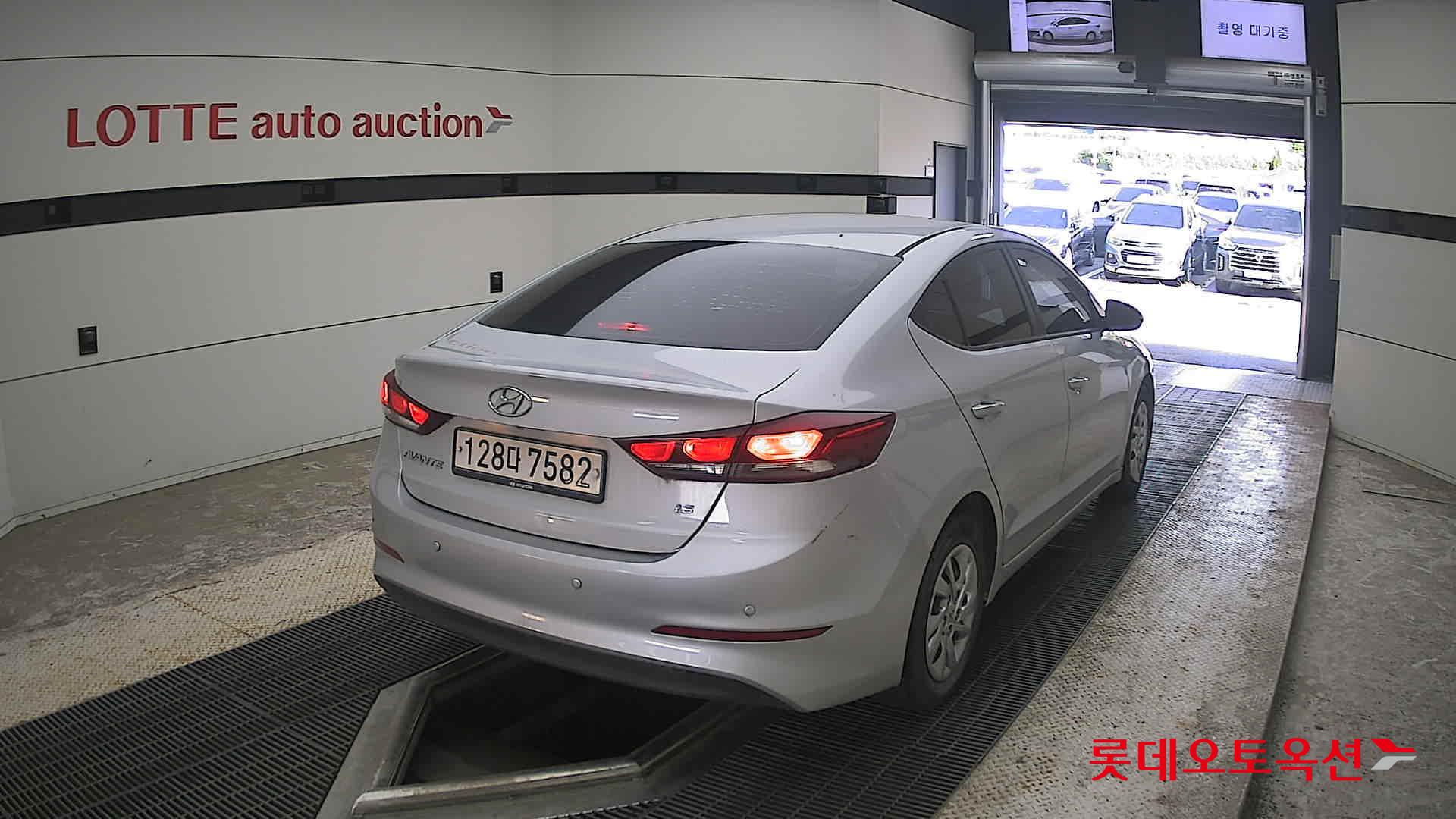 2018 - hyundai avante