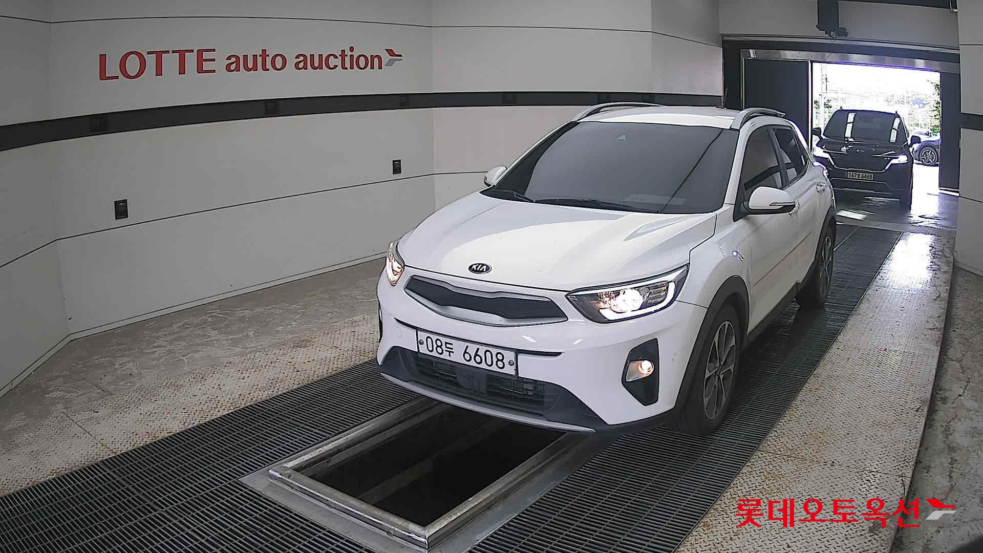 Kia Stonic 2018 Белый из Кореи
