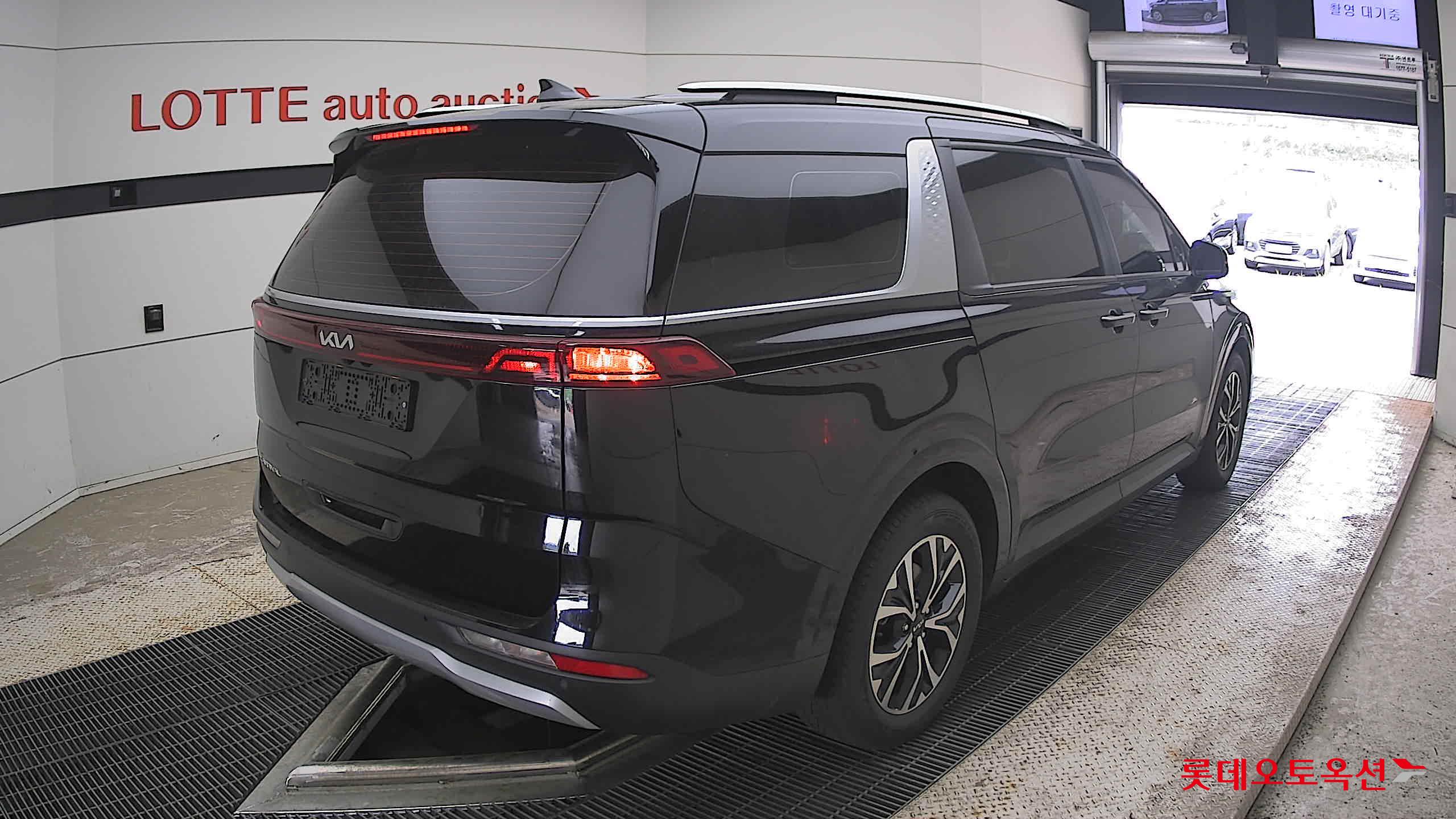 2022 - kia carnival