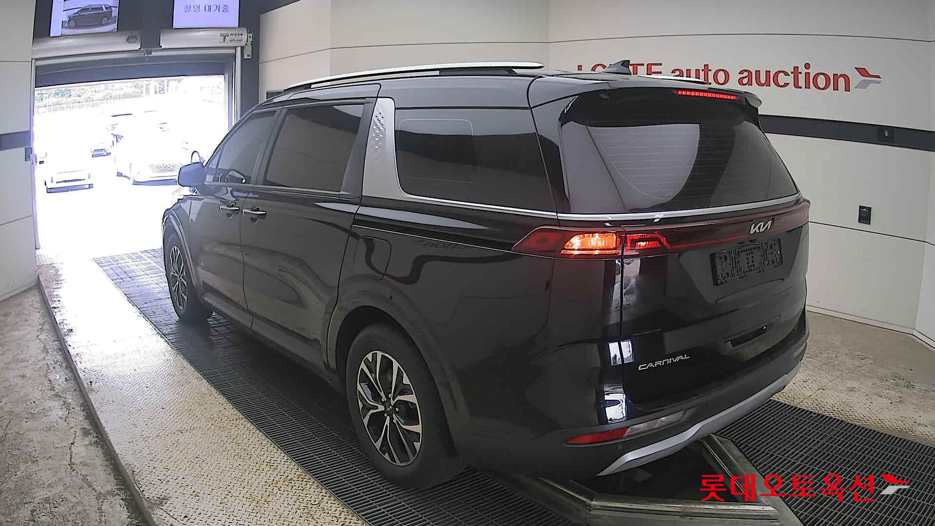 2022 - kia carnival