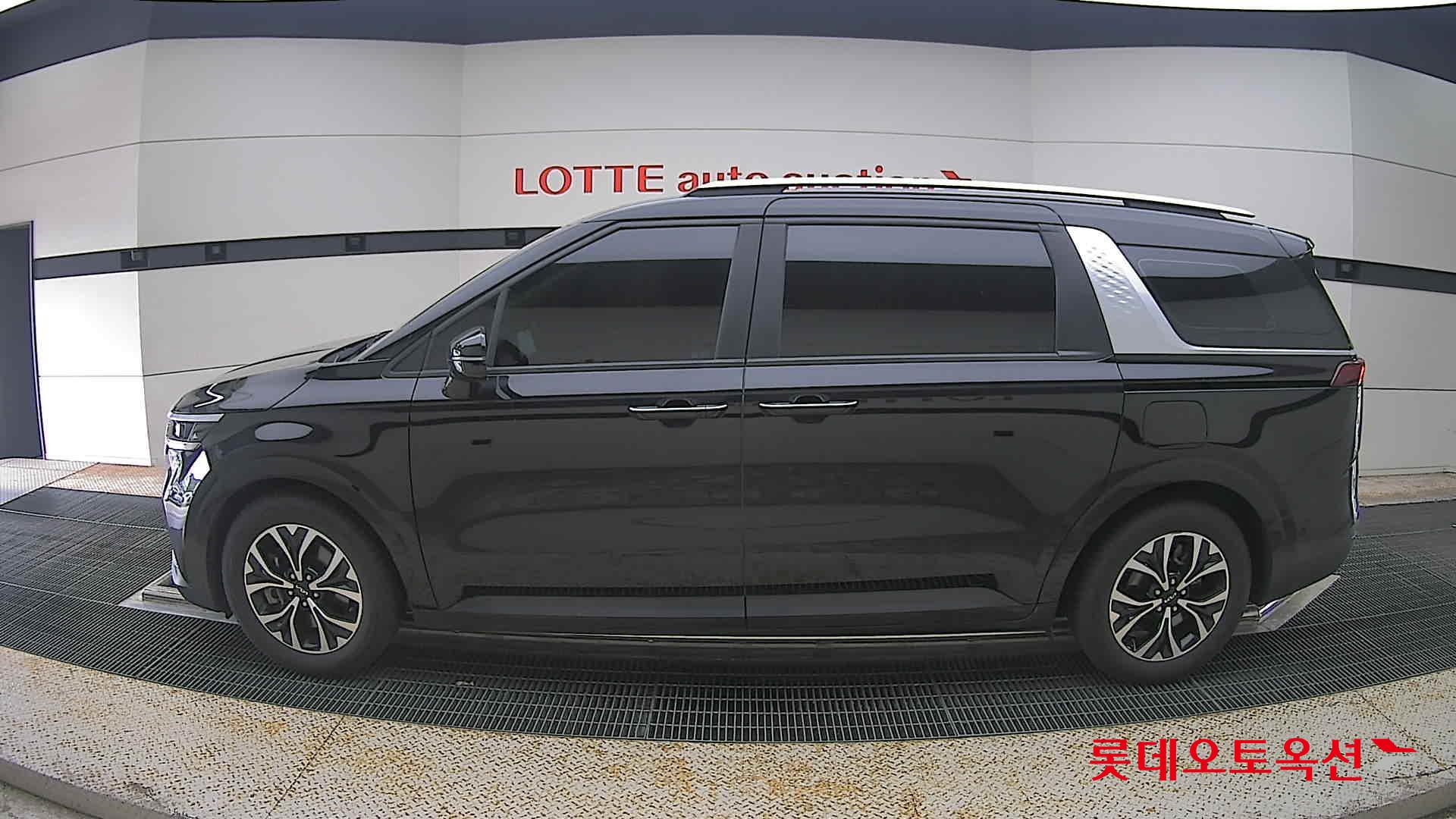 2022 - kia carnival