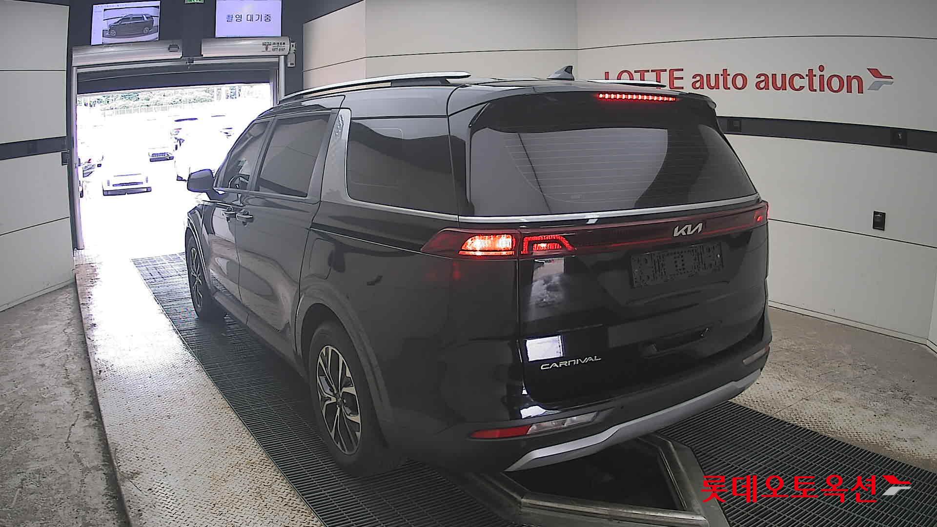 2022 - kia carnival