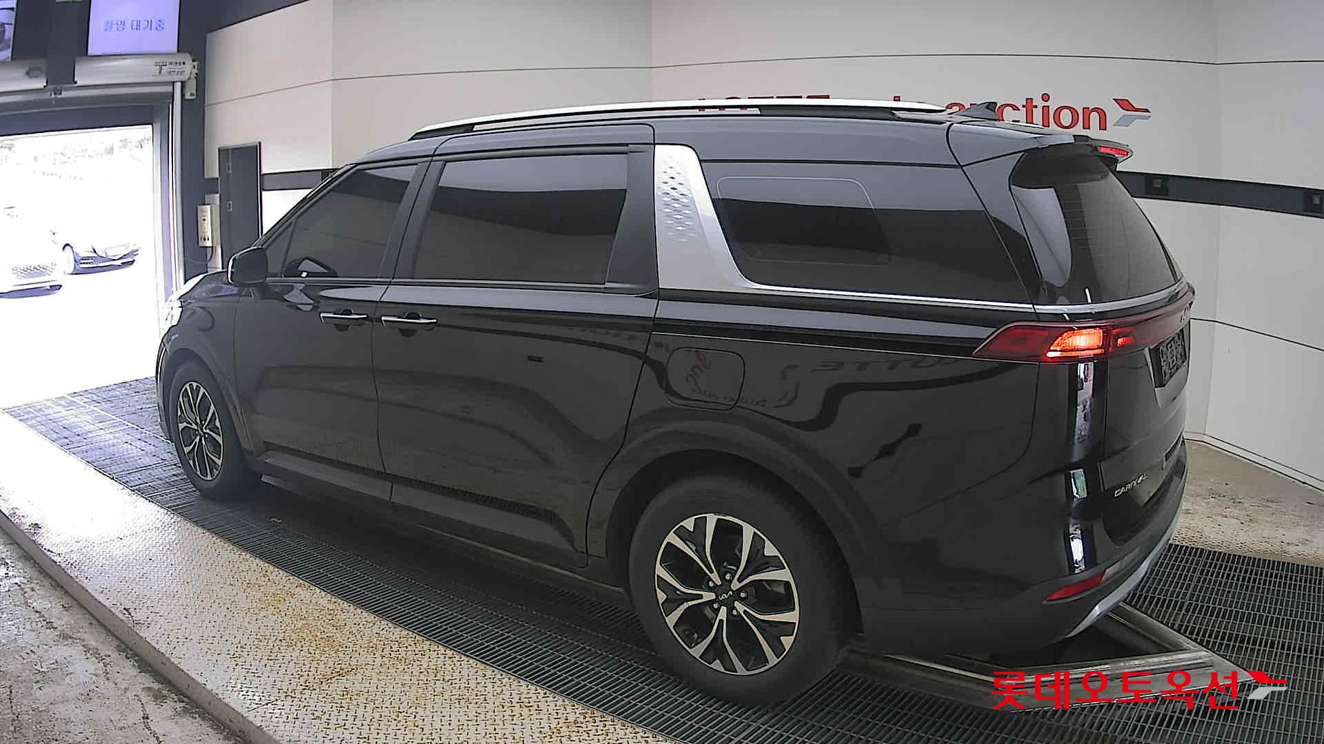 2022 - kia carnival