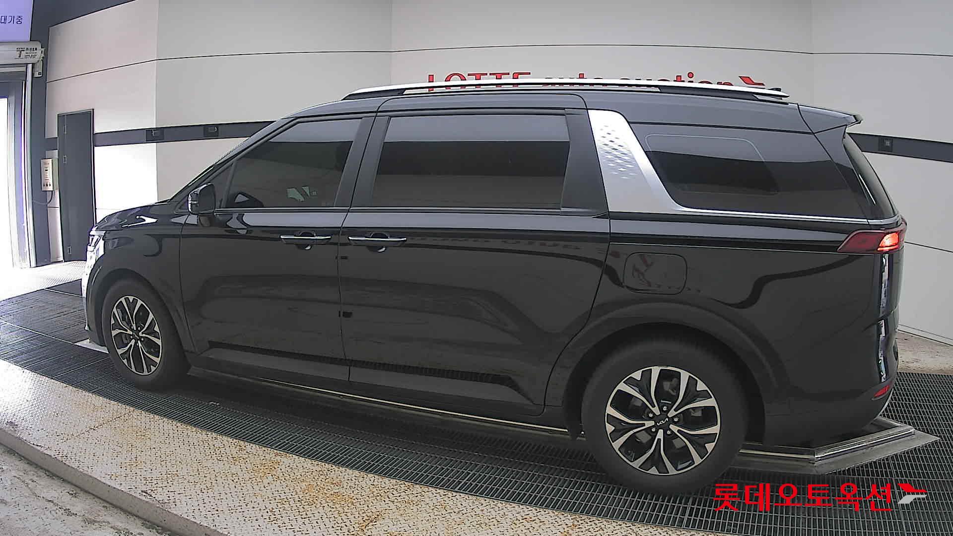 2022 - kia carnival
