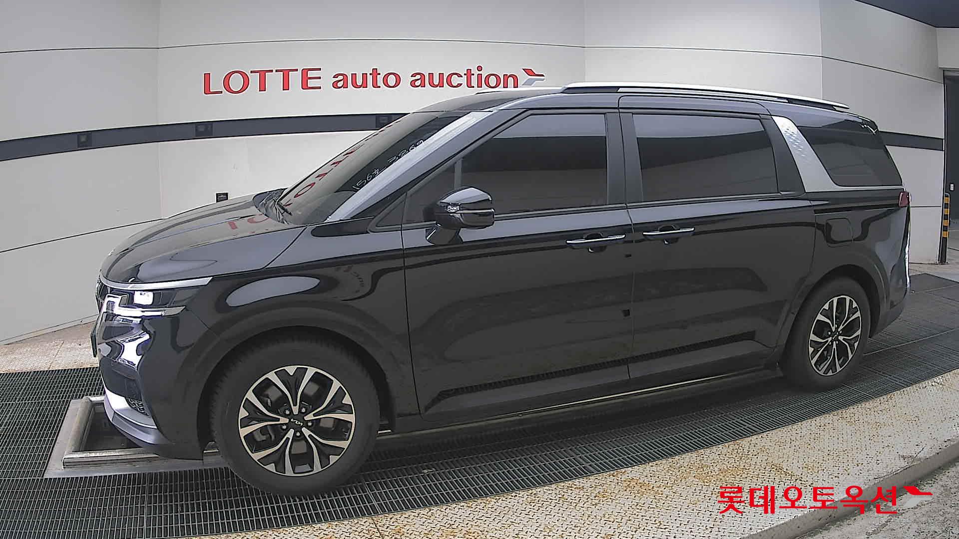 2022 - kia carnival