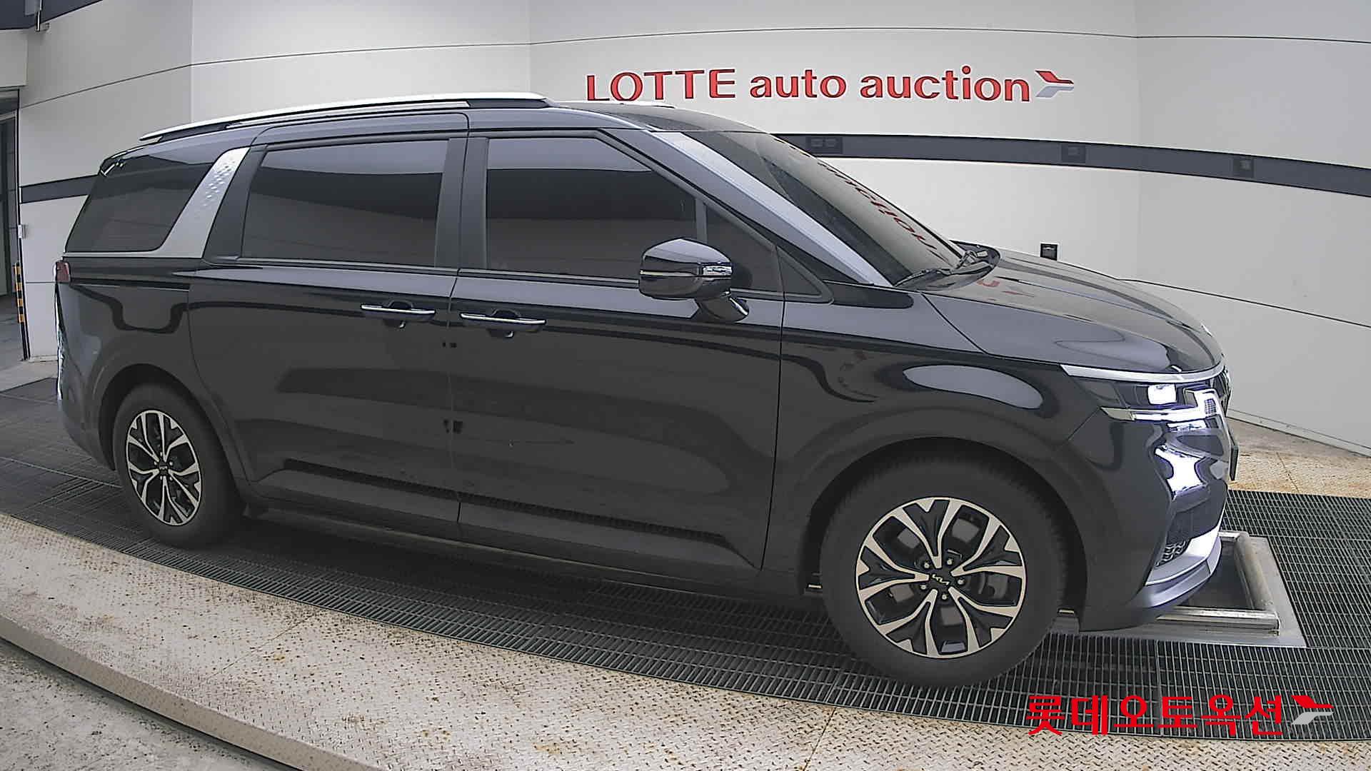 2022 - kia carnival