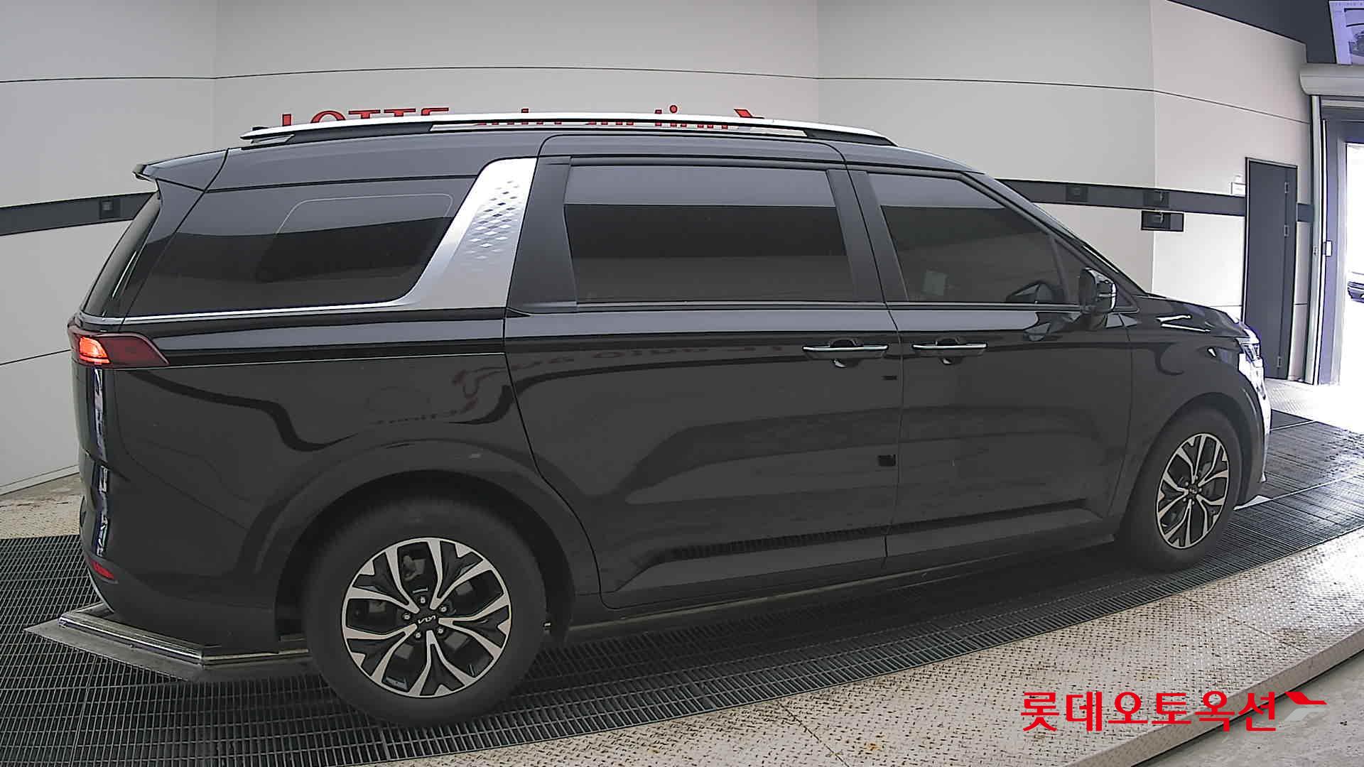 2022 - kia carnival