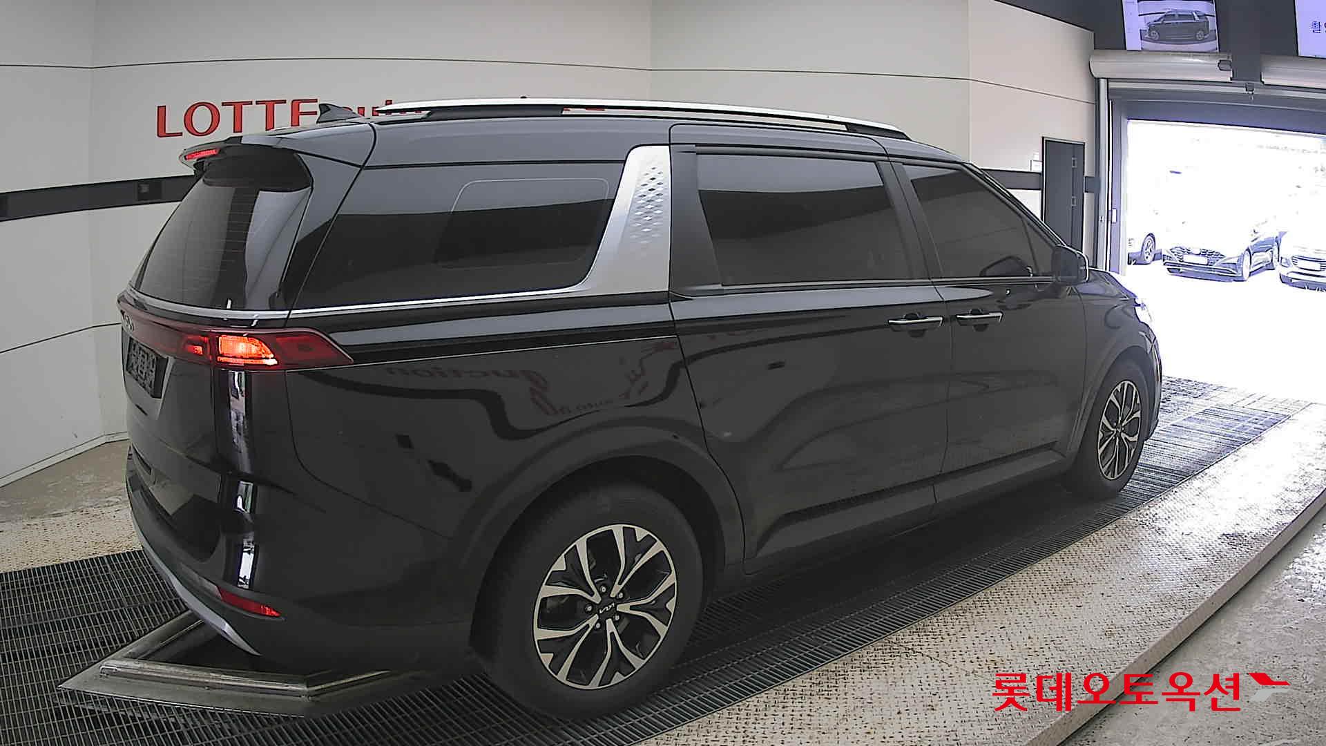 2022 - kia carnival