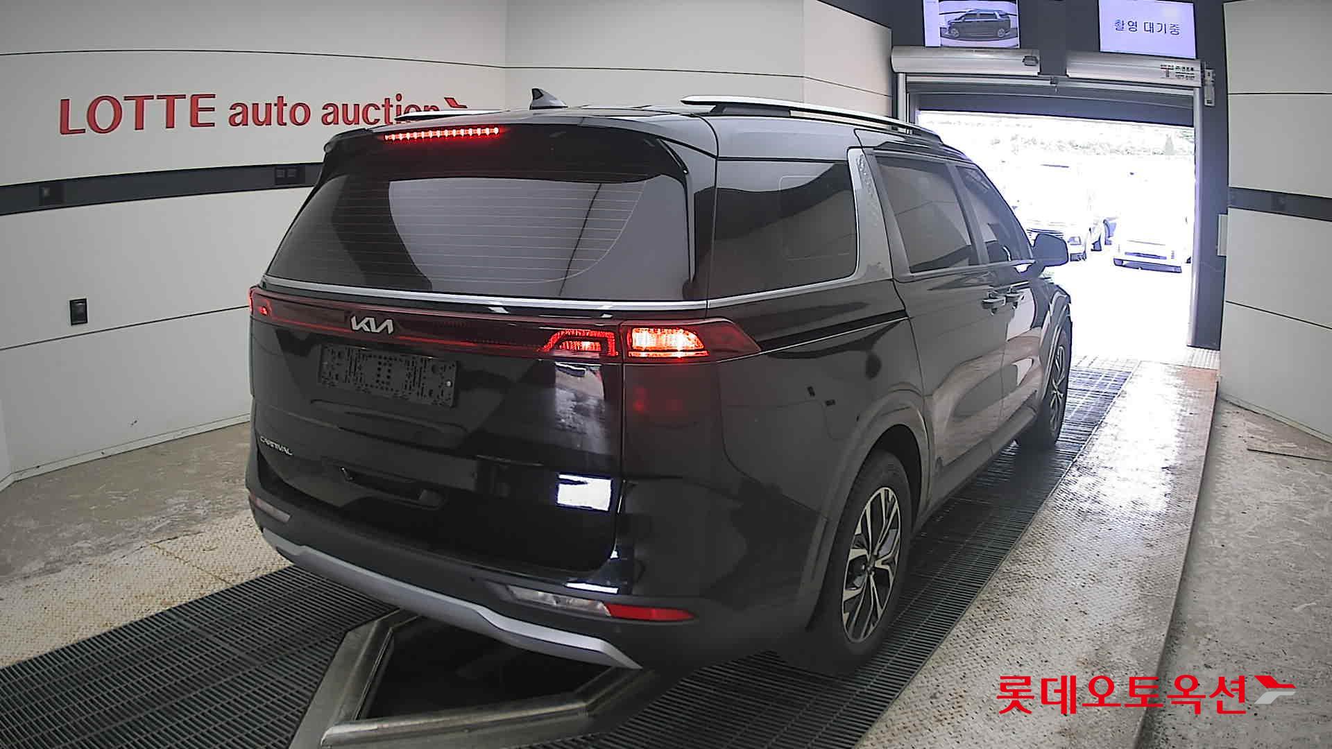 2022 - kia carnival