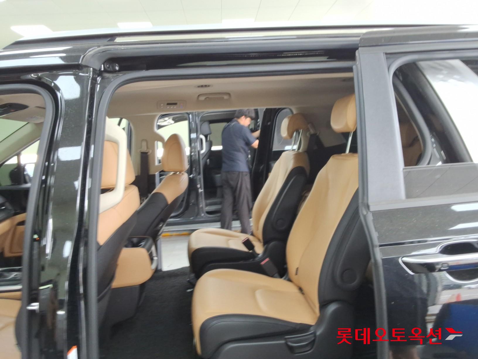 2022 - kia carnival