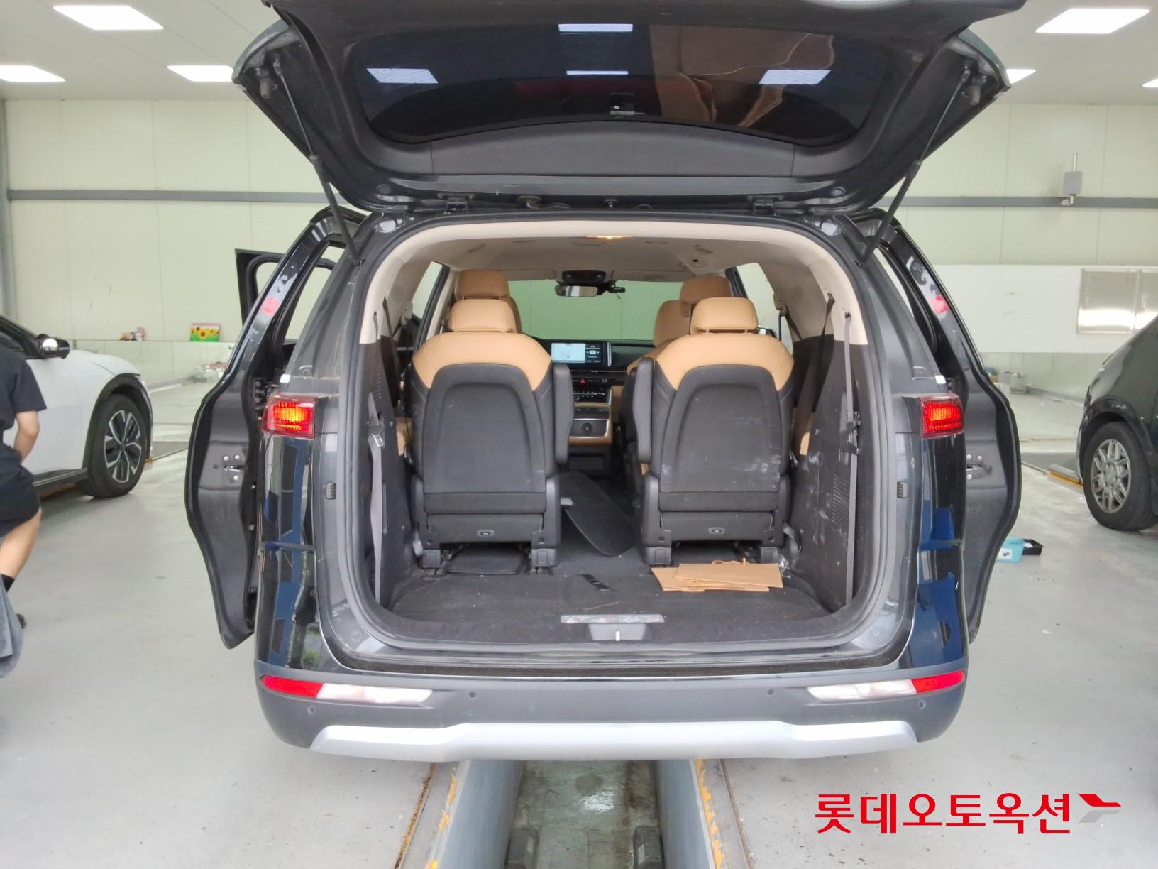 2022 - kia carnival