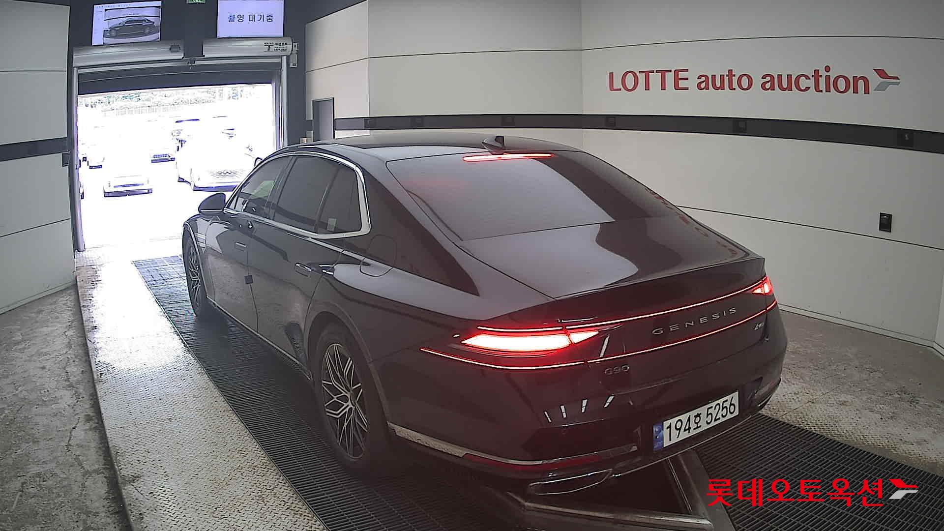 2022 - genesis g90