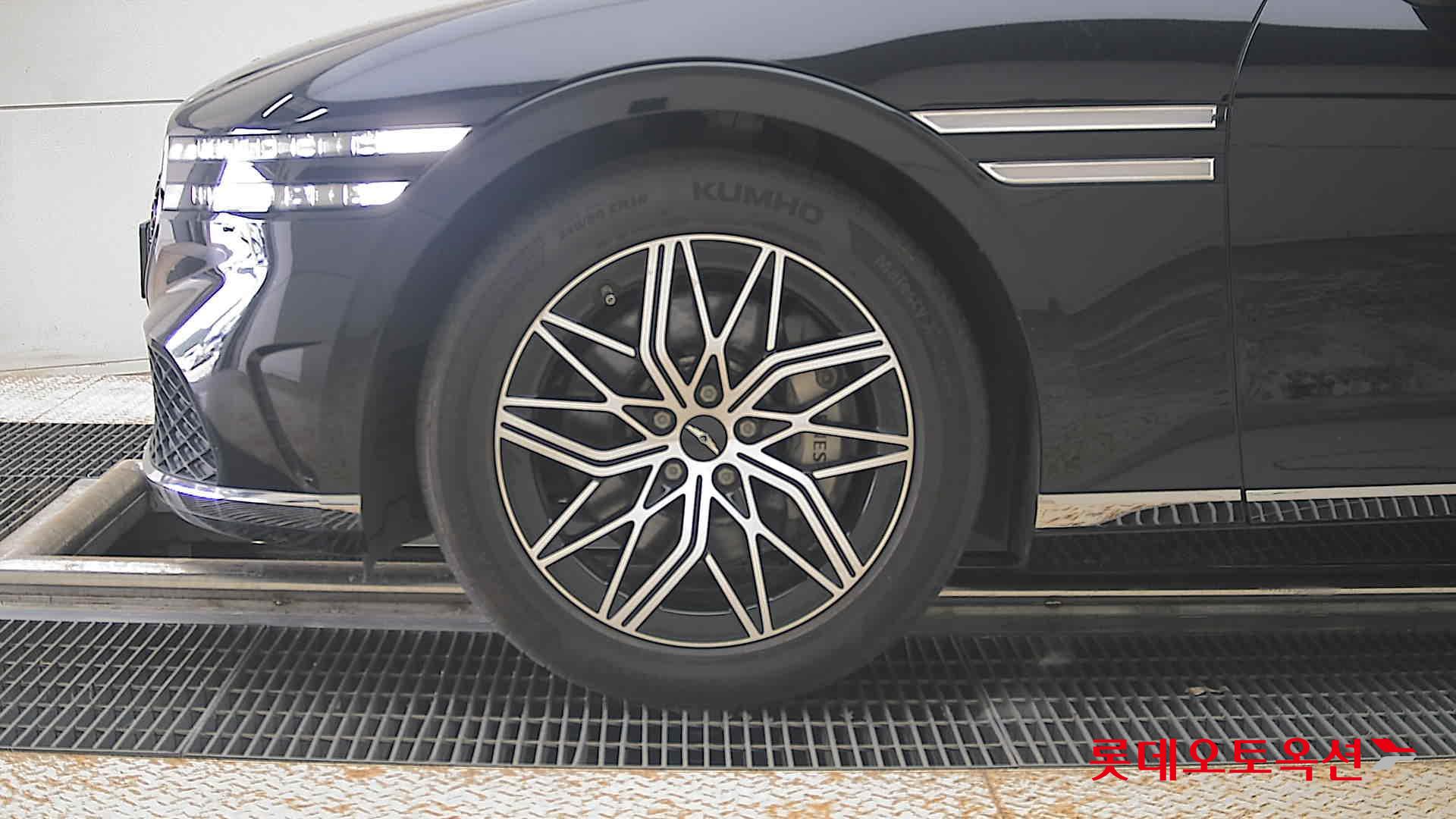 2022 - genesis g90