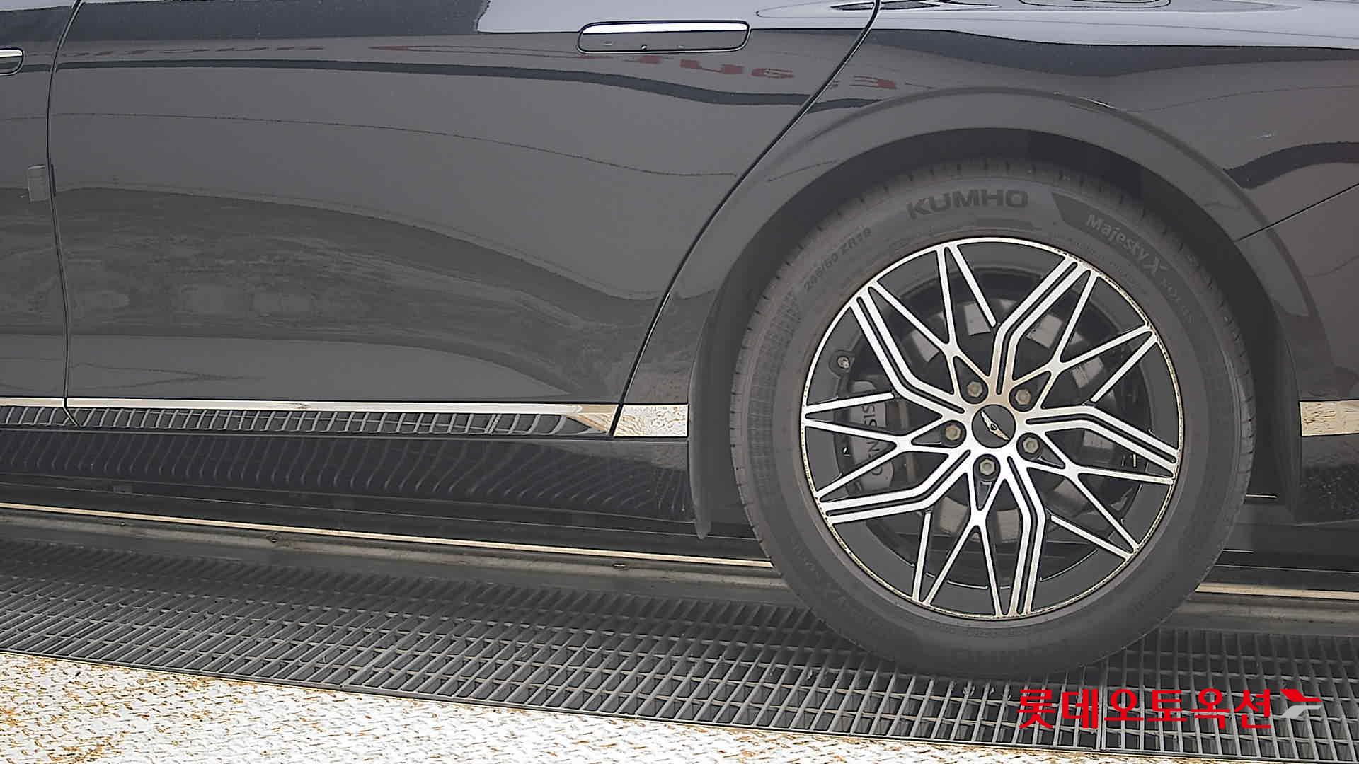 2022 - genesis g90