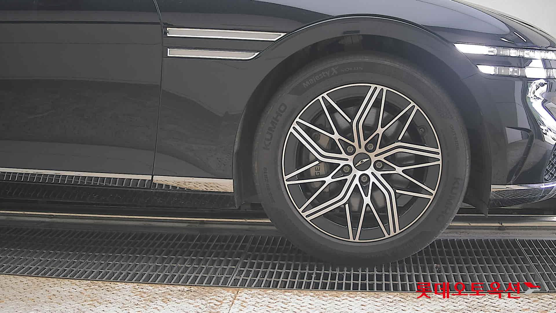 2022 - genesis g90