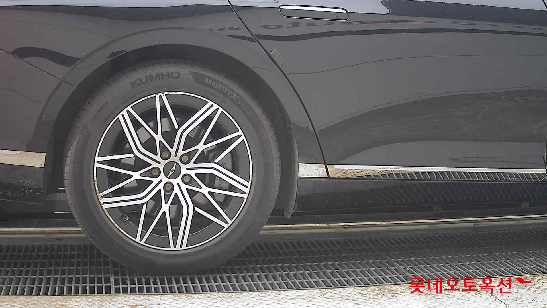 2022 - genesis g90