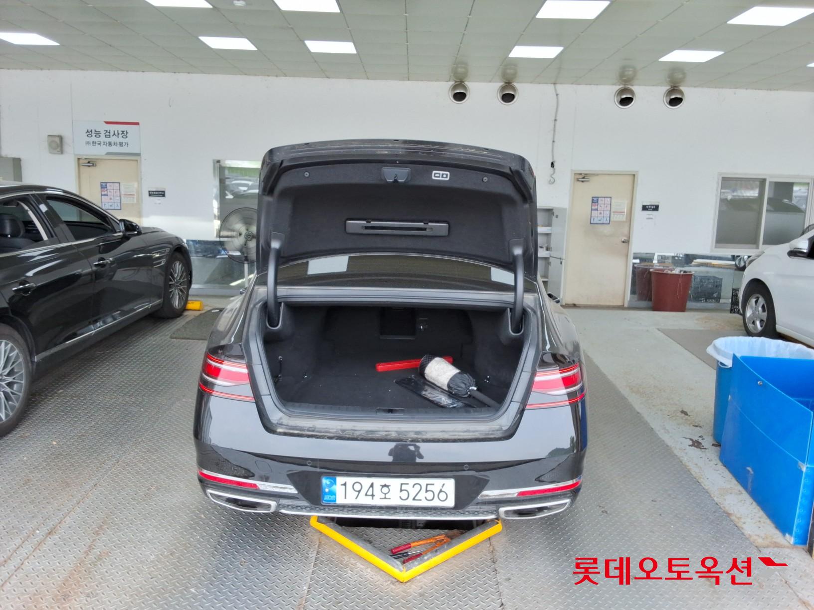2022 - genesis g90