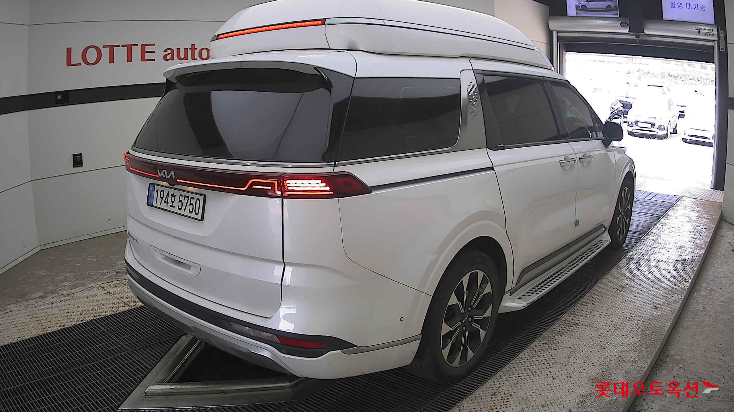 2023 - kia carnival