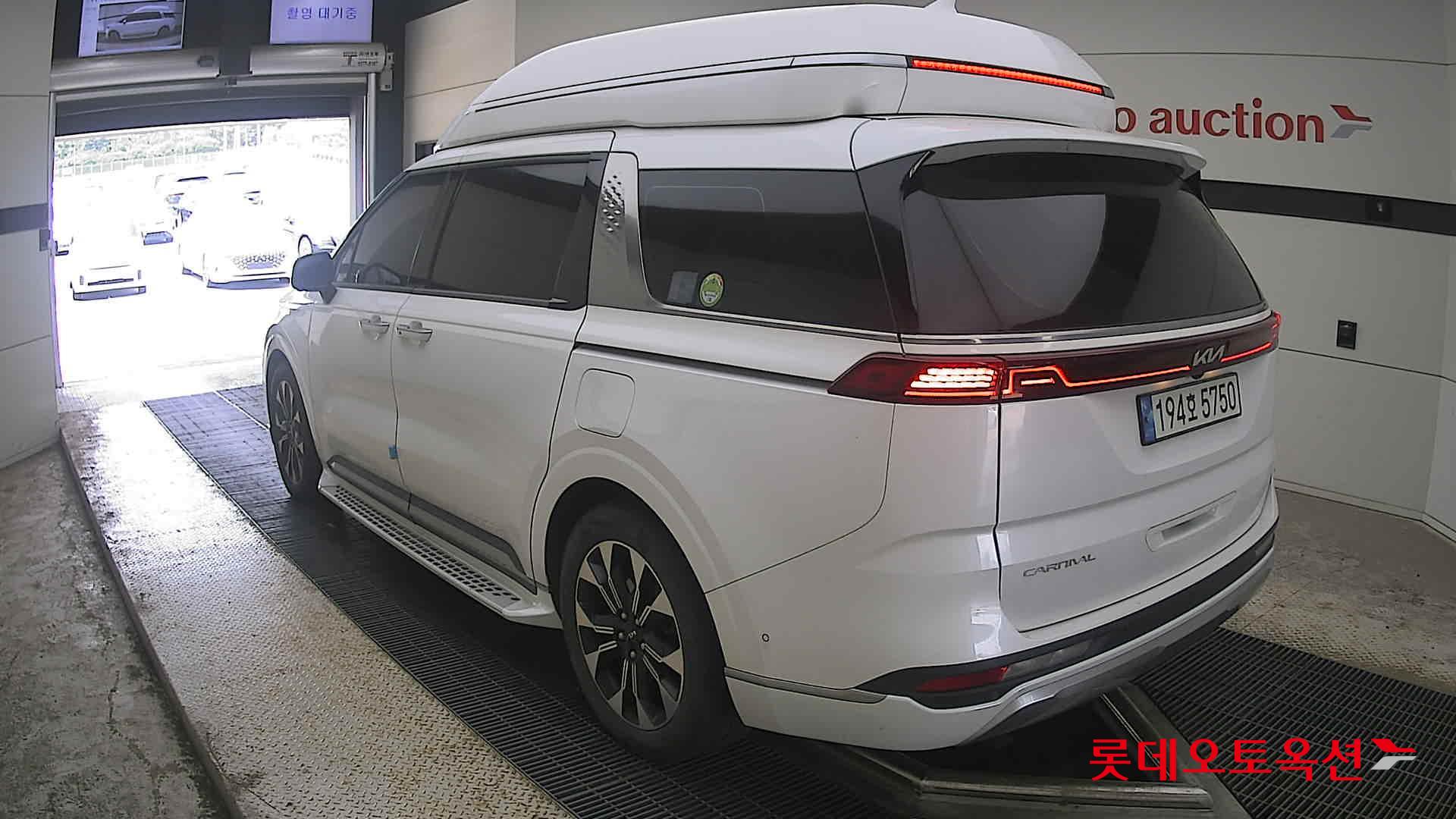 2023 - kia carnival