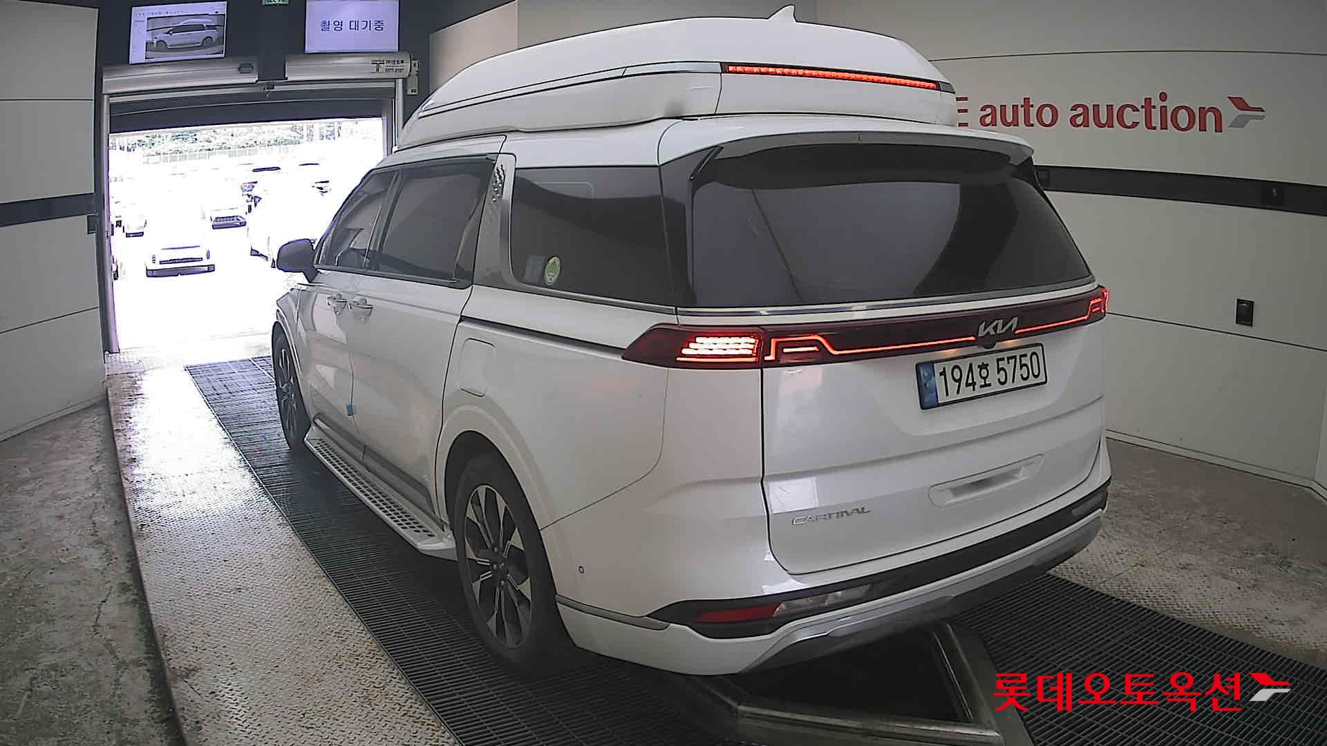 2023 - kia carnival