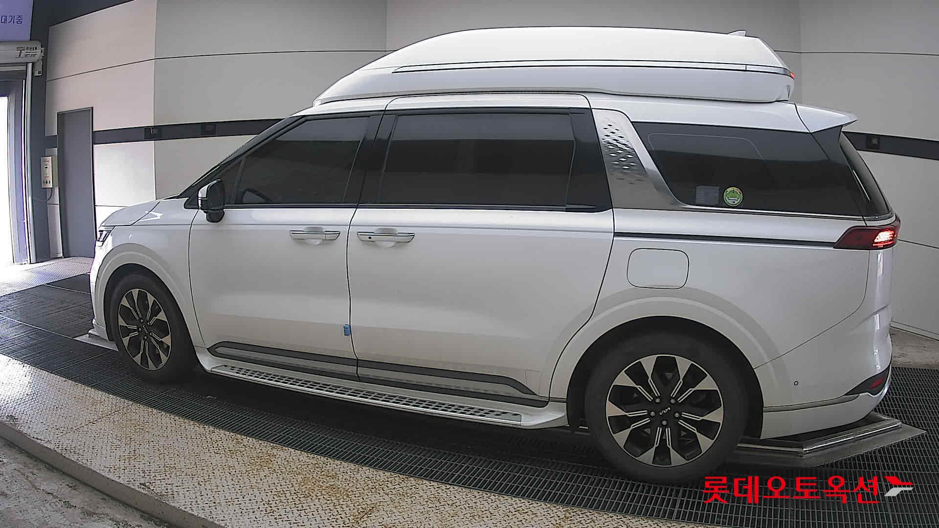 2023 - kia carnival
