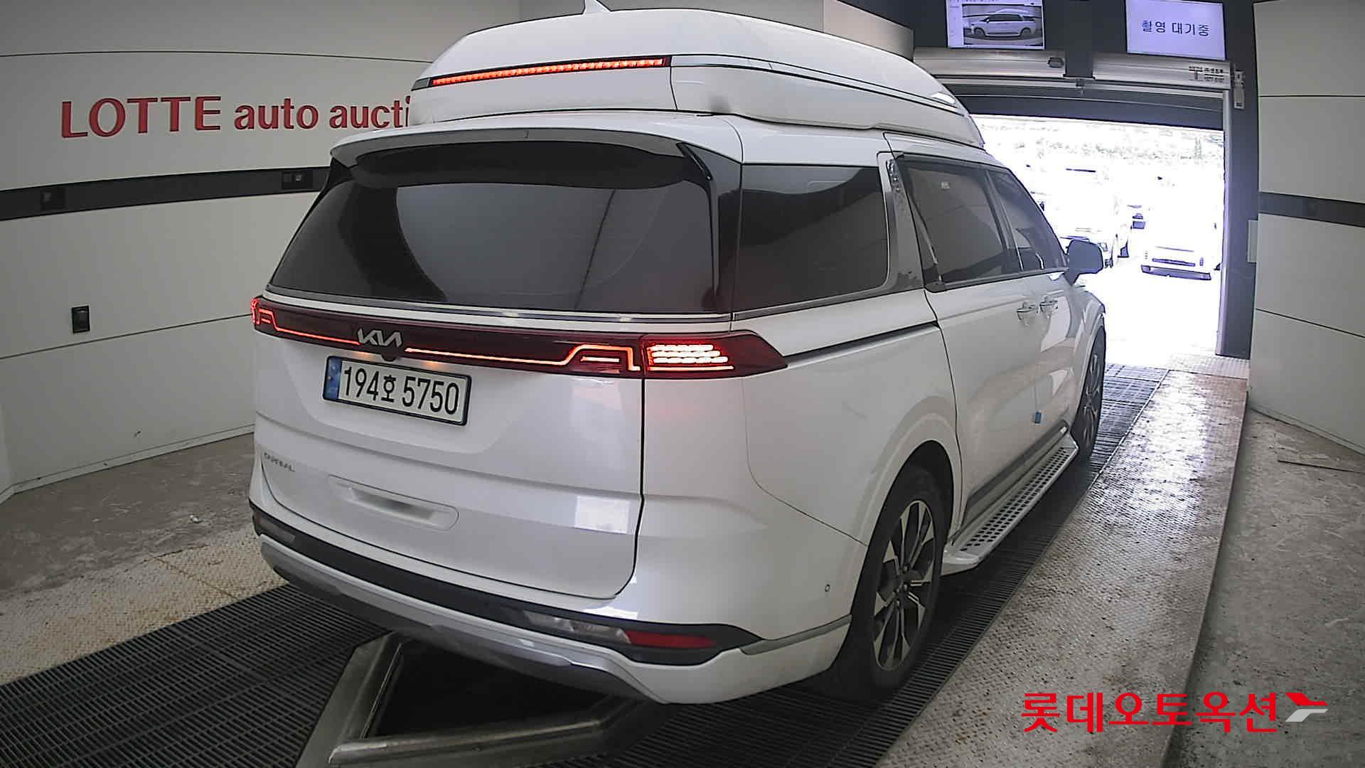 2023 - kia carnival