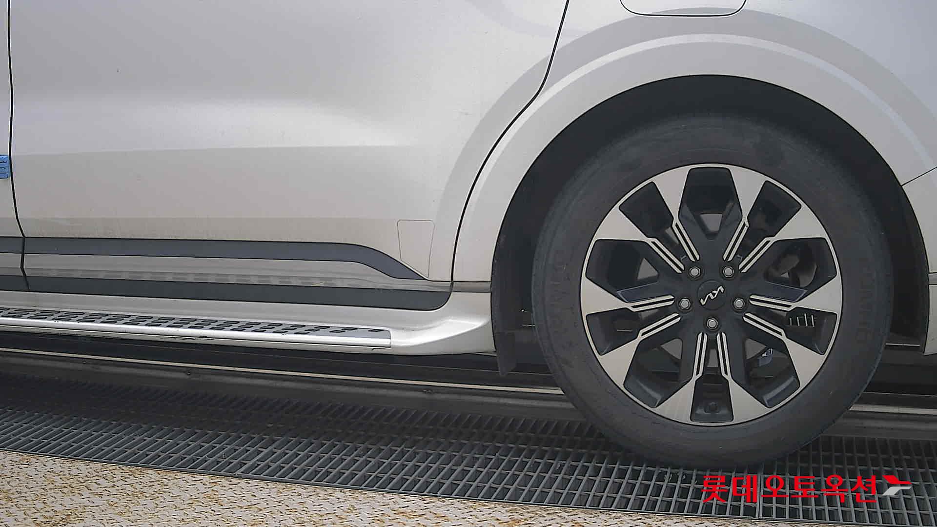 2023 - kia carnival
