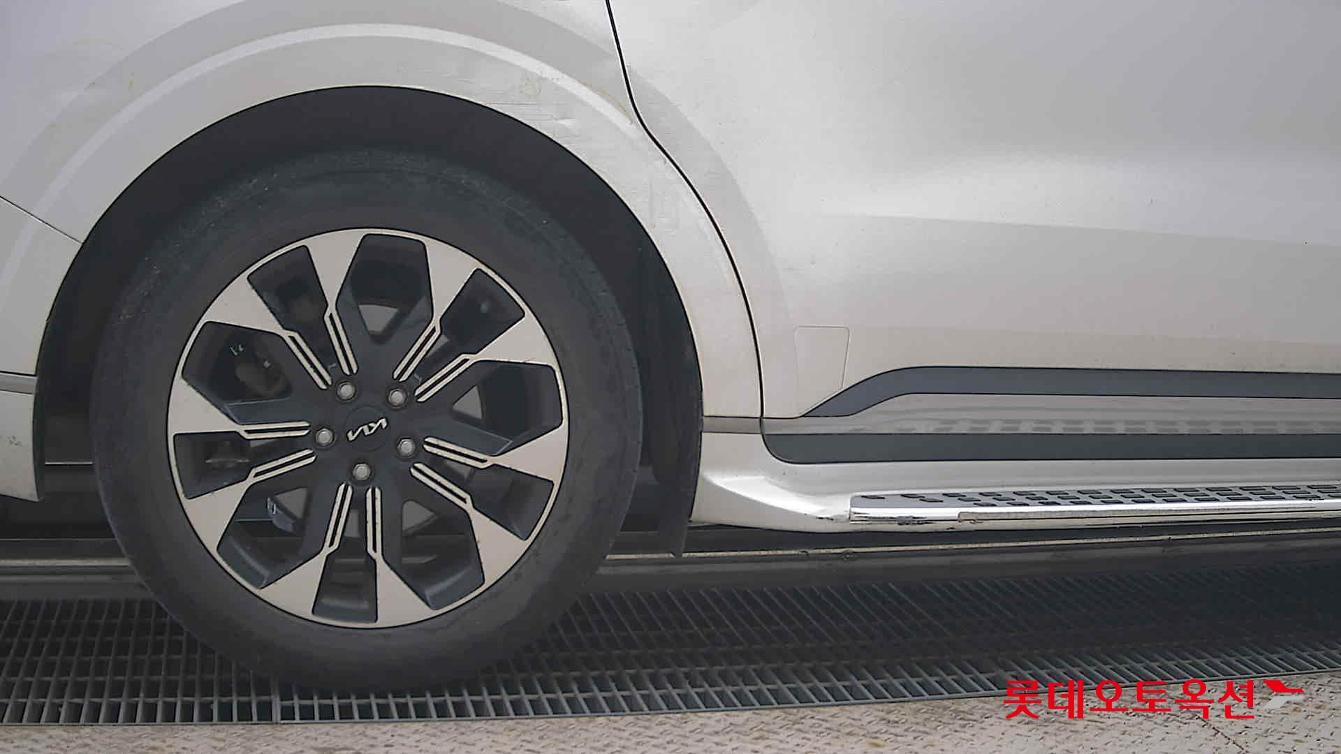 2023 - kia carnival