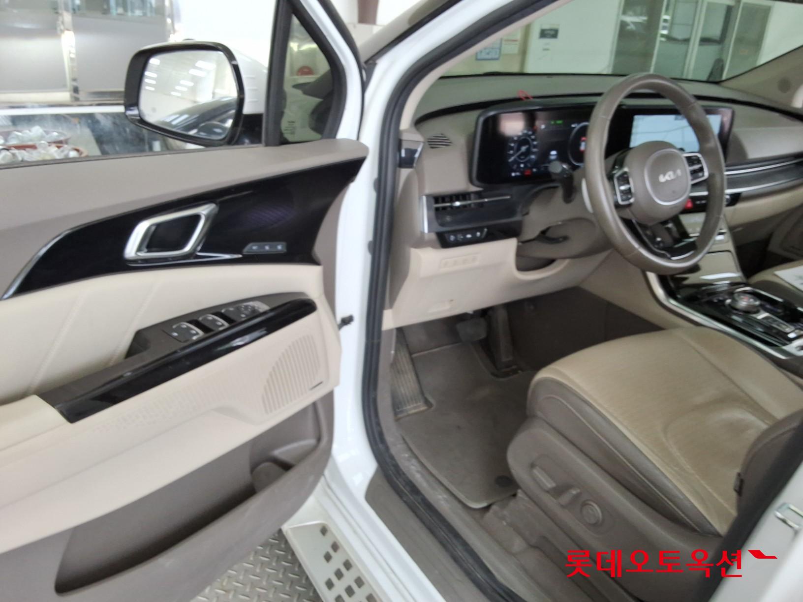 2023 - kia carnival