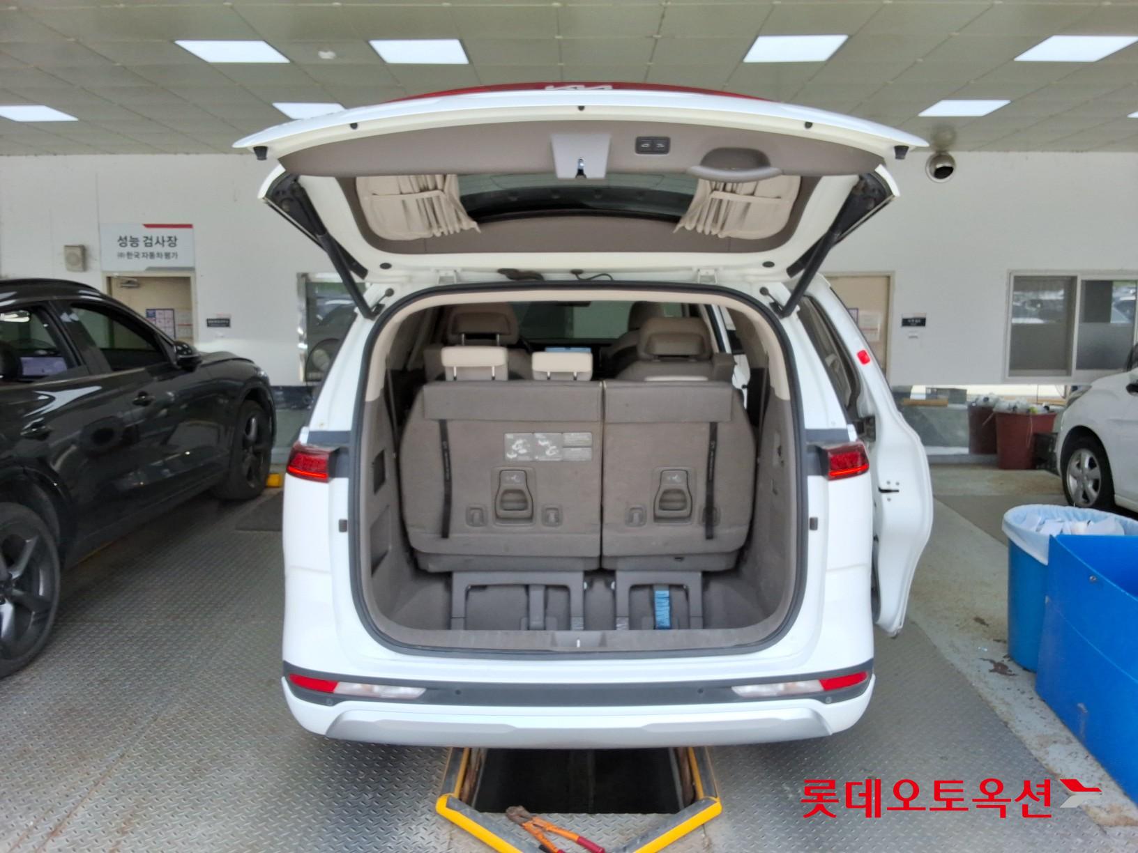 2023 - kia carnival