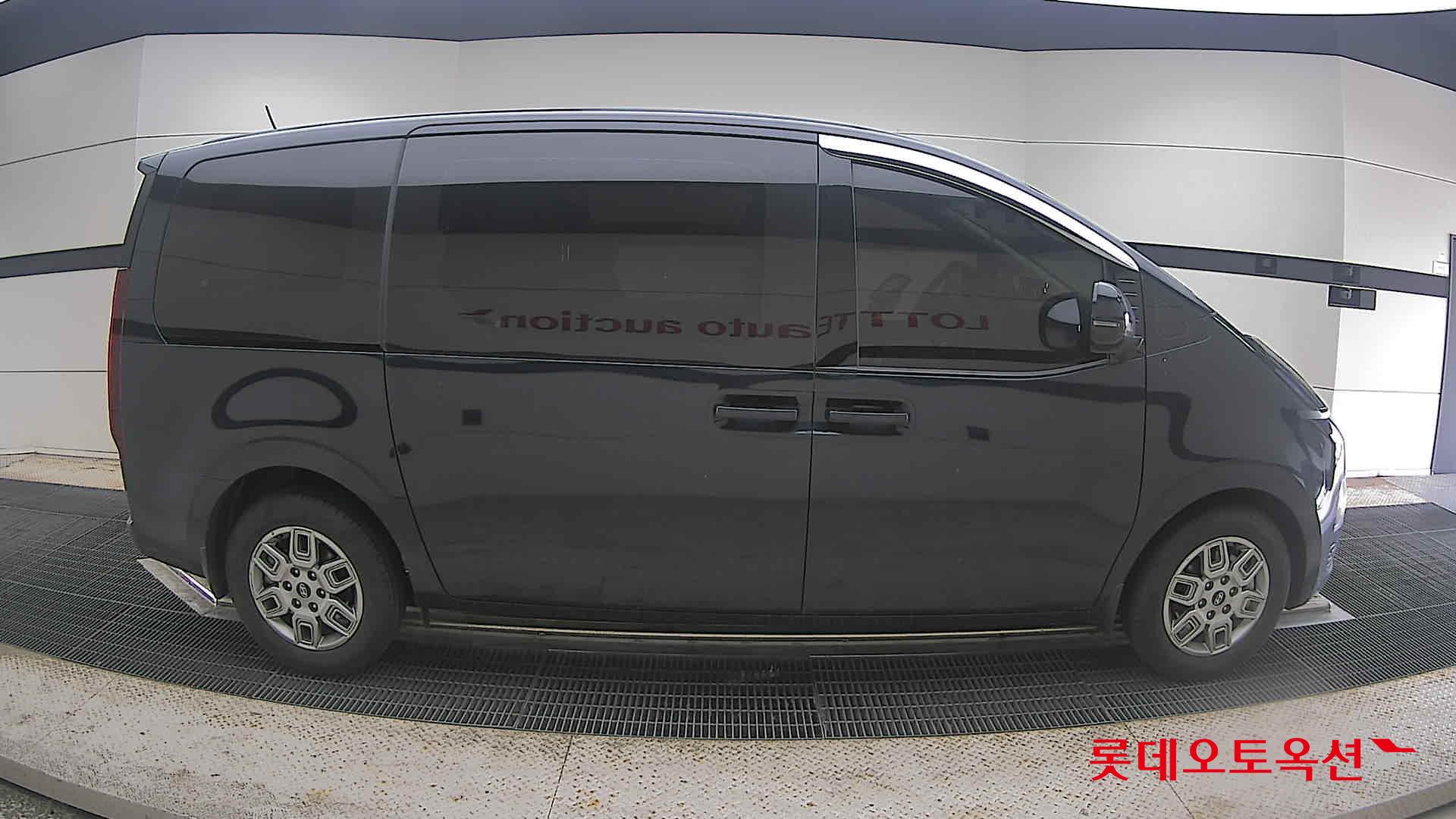 2025 - hyundai staria