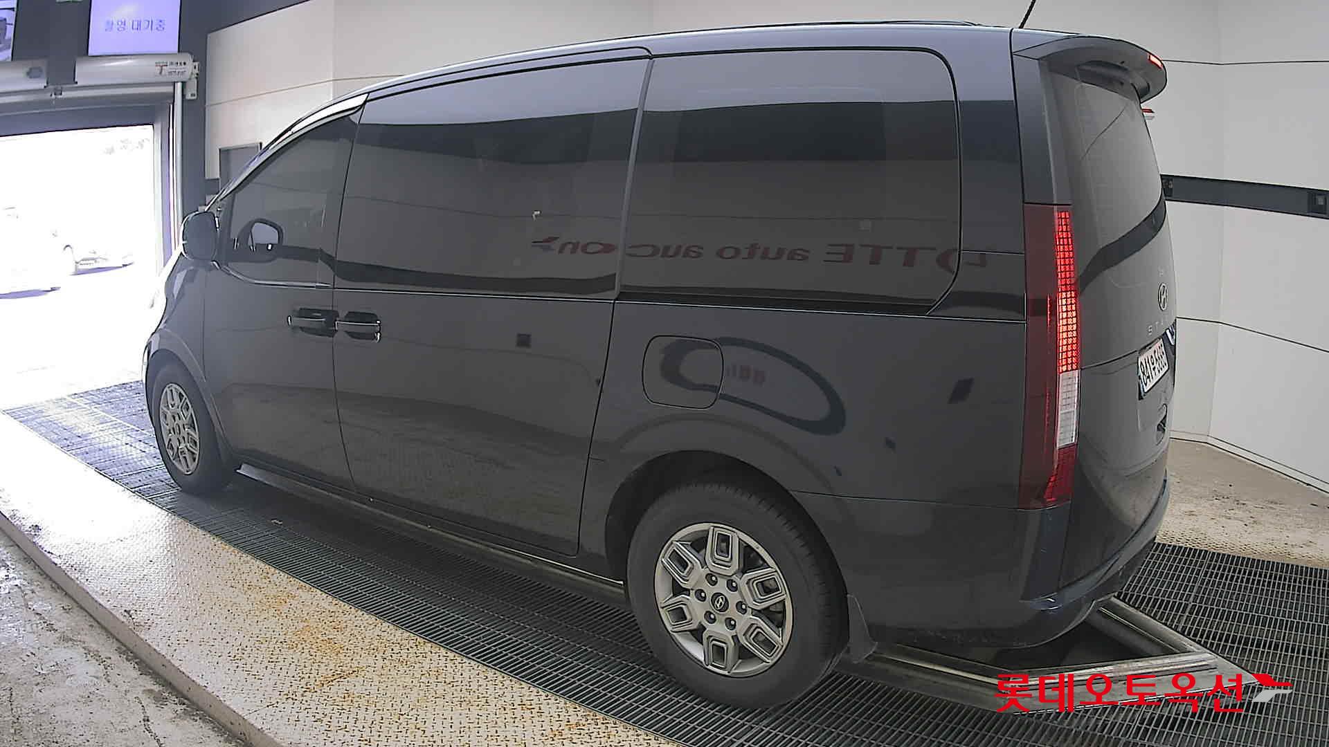 2025 - hyundai staria